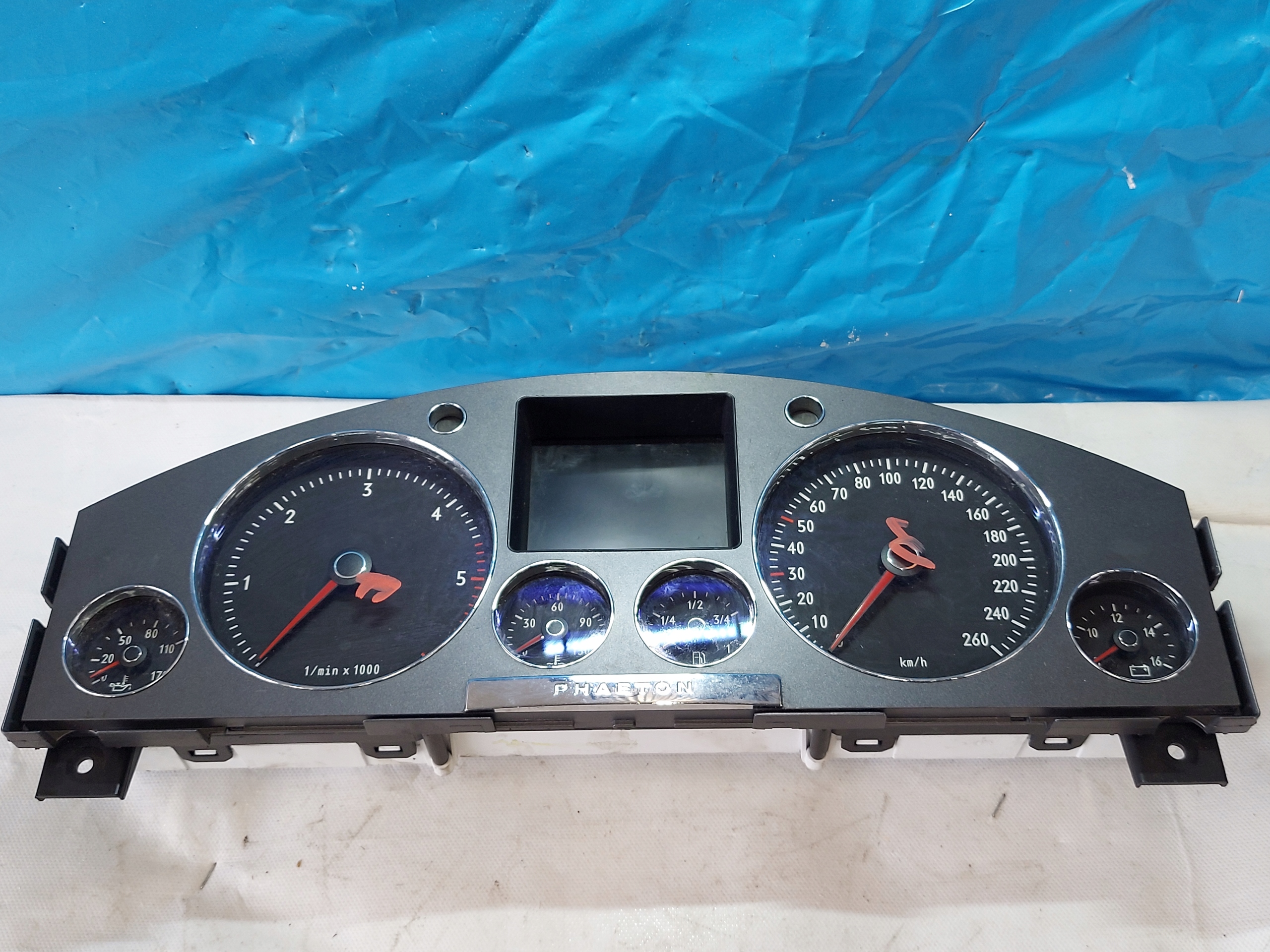 dials clock PHEATON 3.0 TDI 3D0920885A