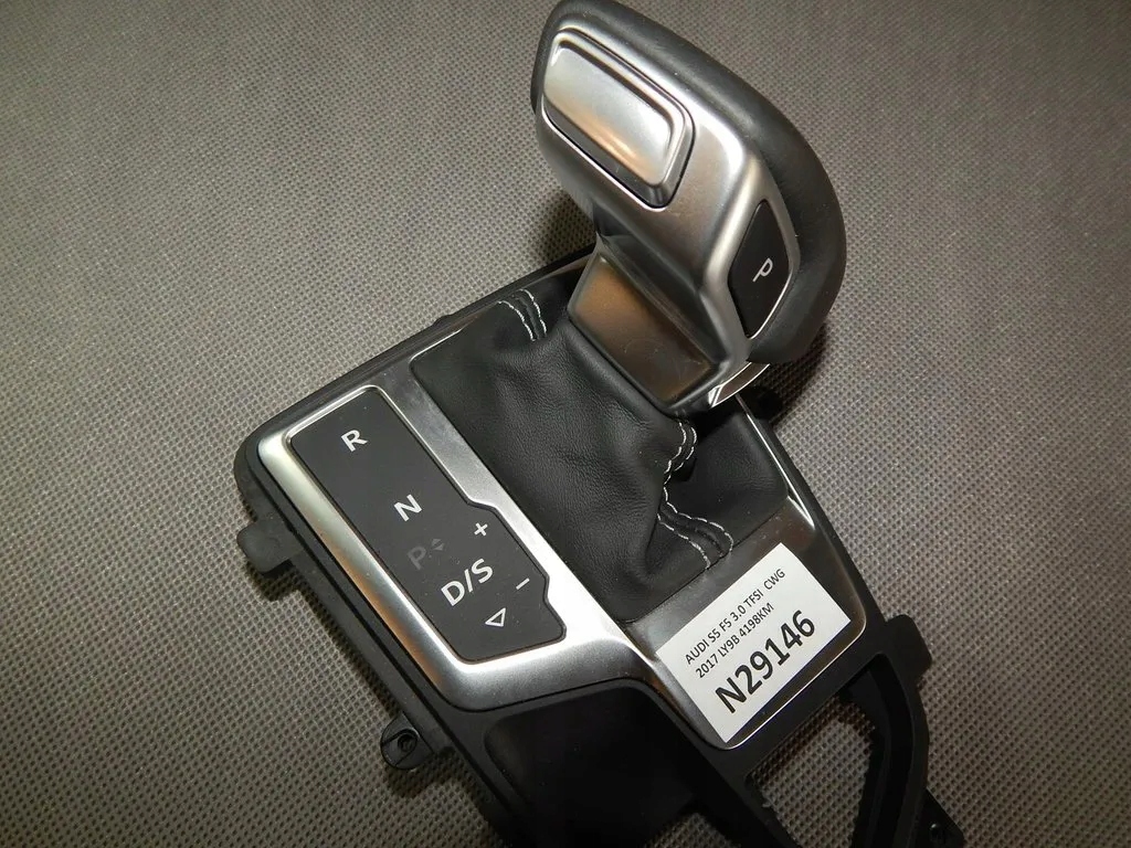 AUDI A5 S5 F5 leva cambio telaio 8W1713111C
