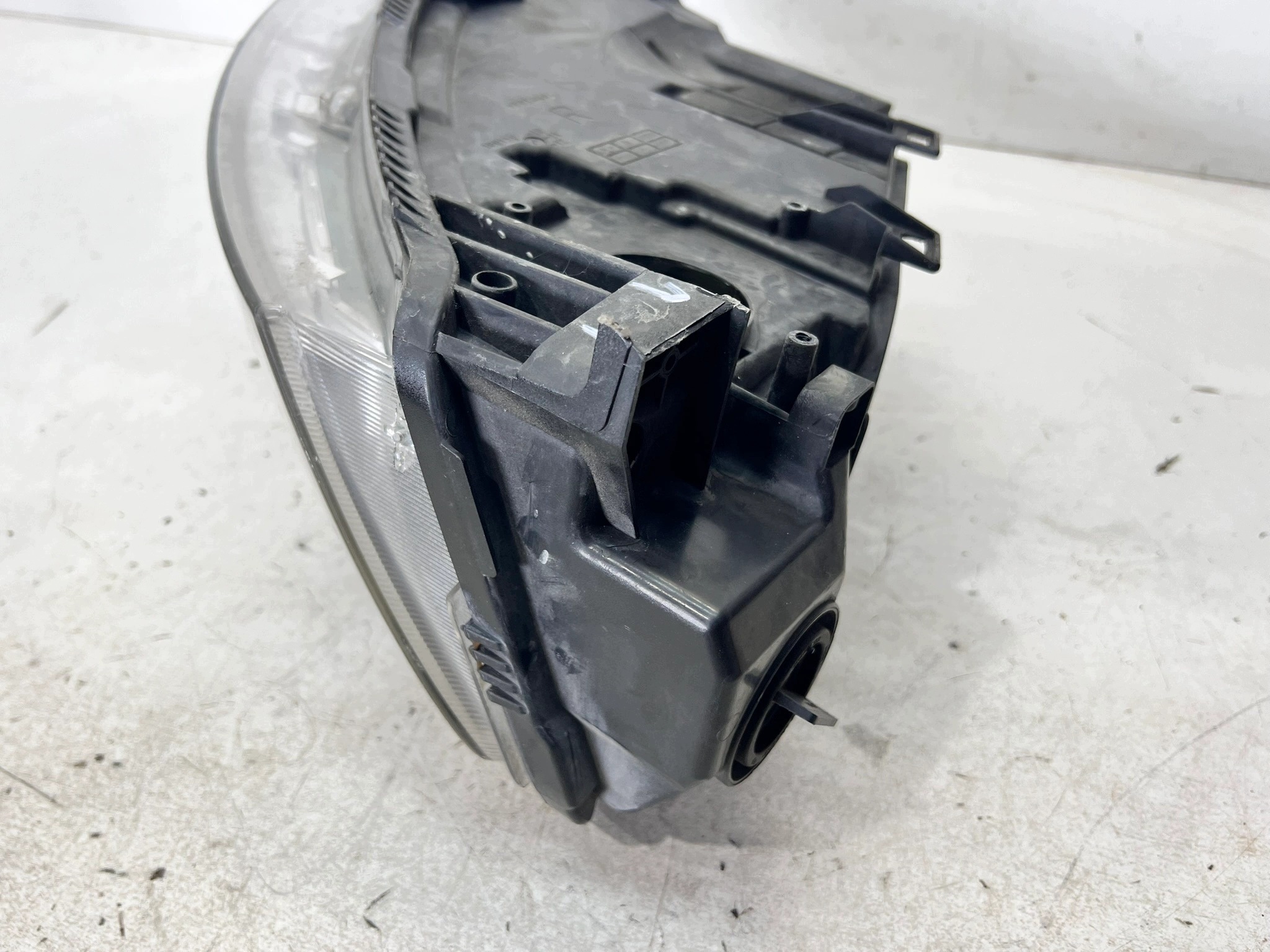 REFLEKTOR light right front AUDI A6 C6 LIFT BI-XENON 4F0941004DH 25/26