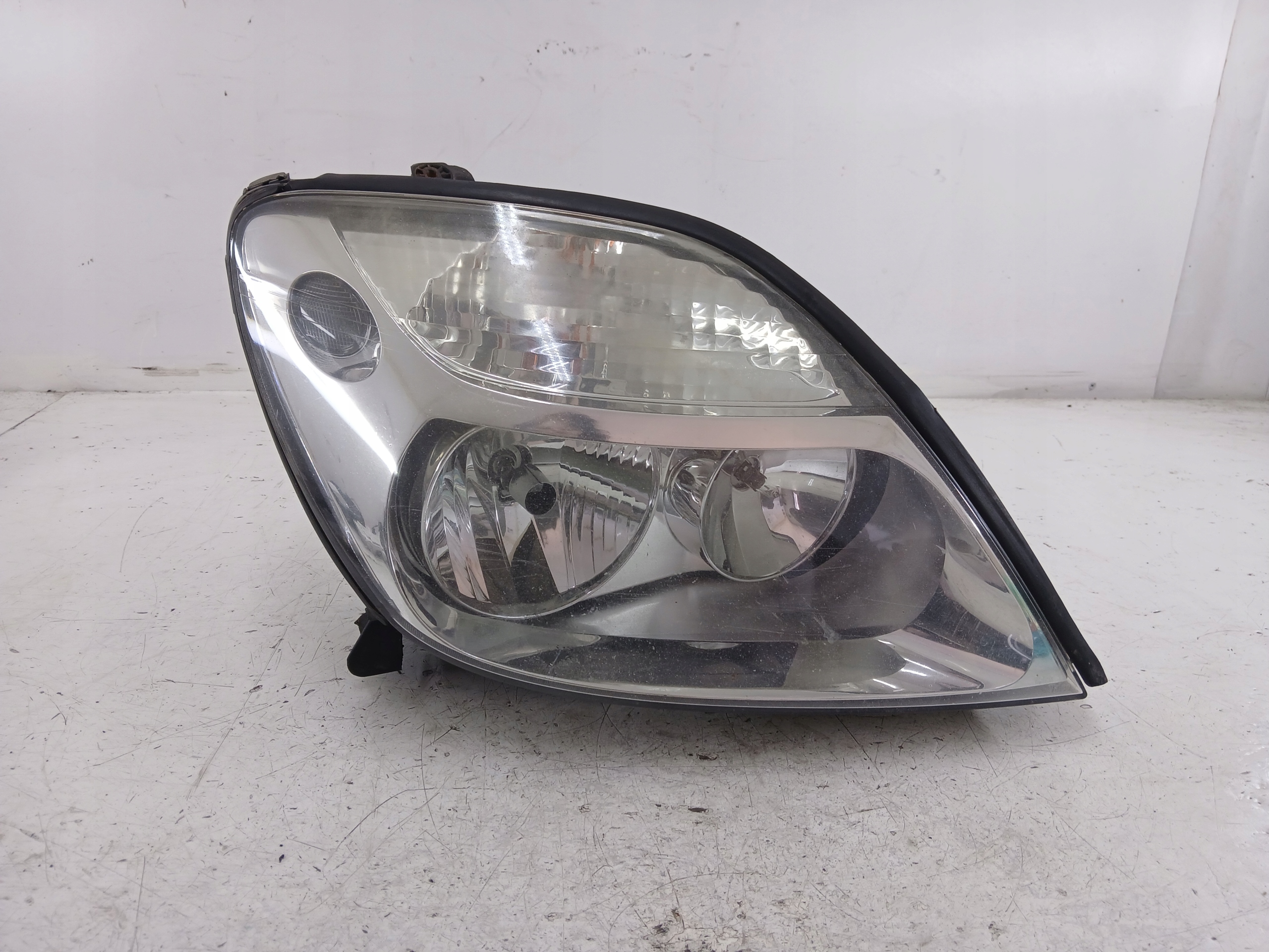 RENAULT SCENIC and LIFT light right front