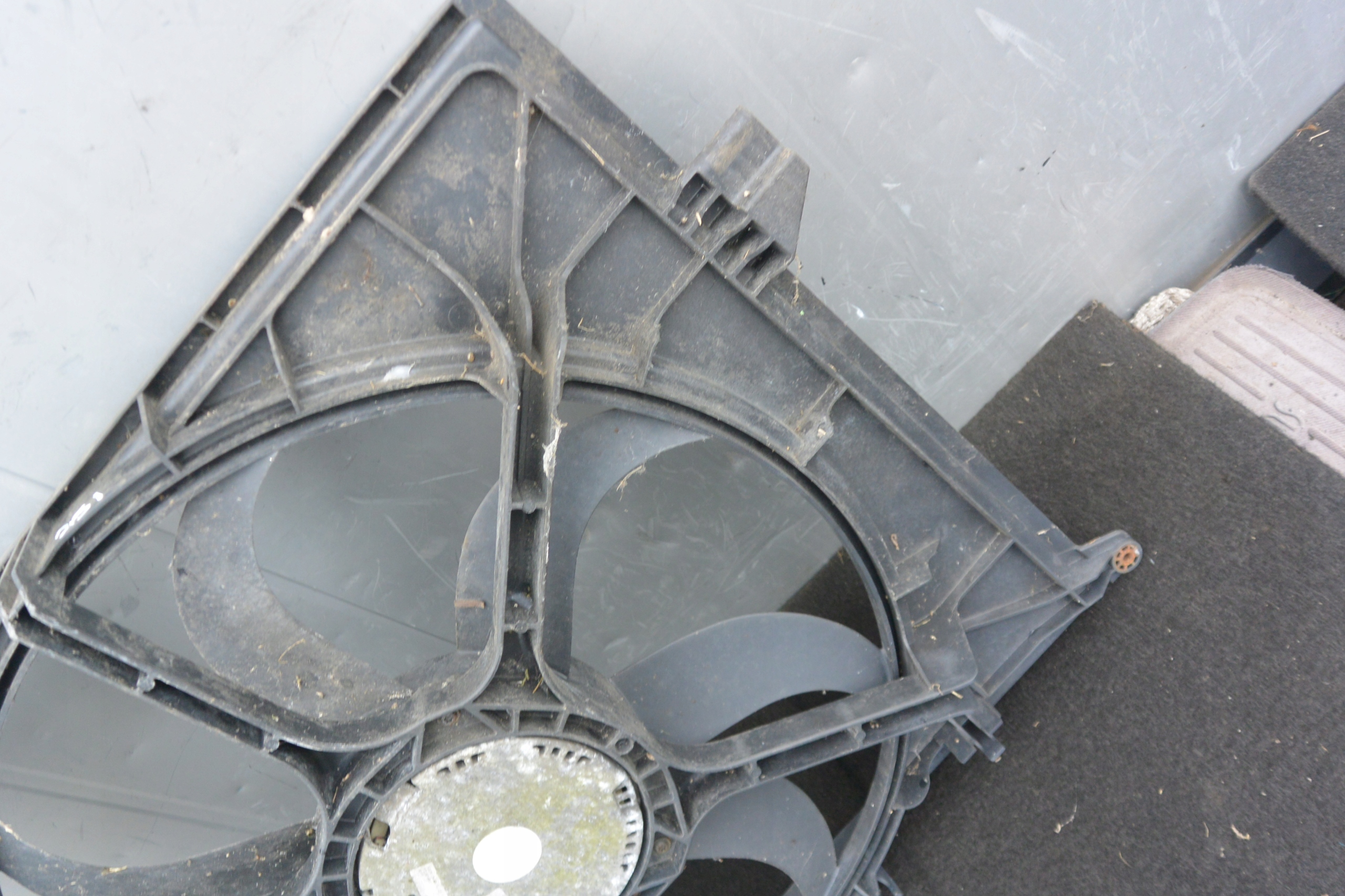 ventilátor chladiče MERCEDES R W251 ML GL 164