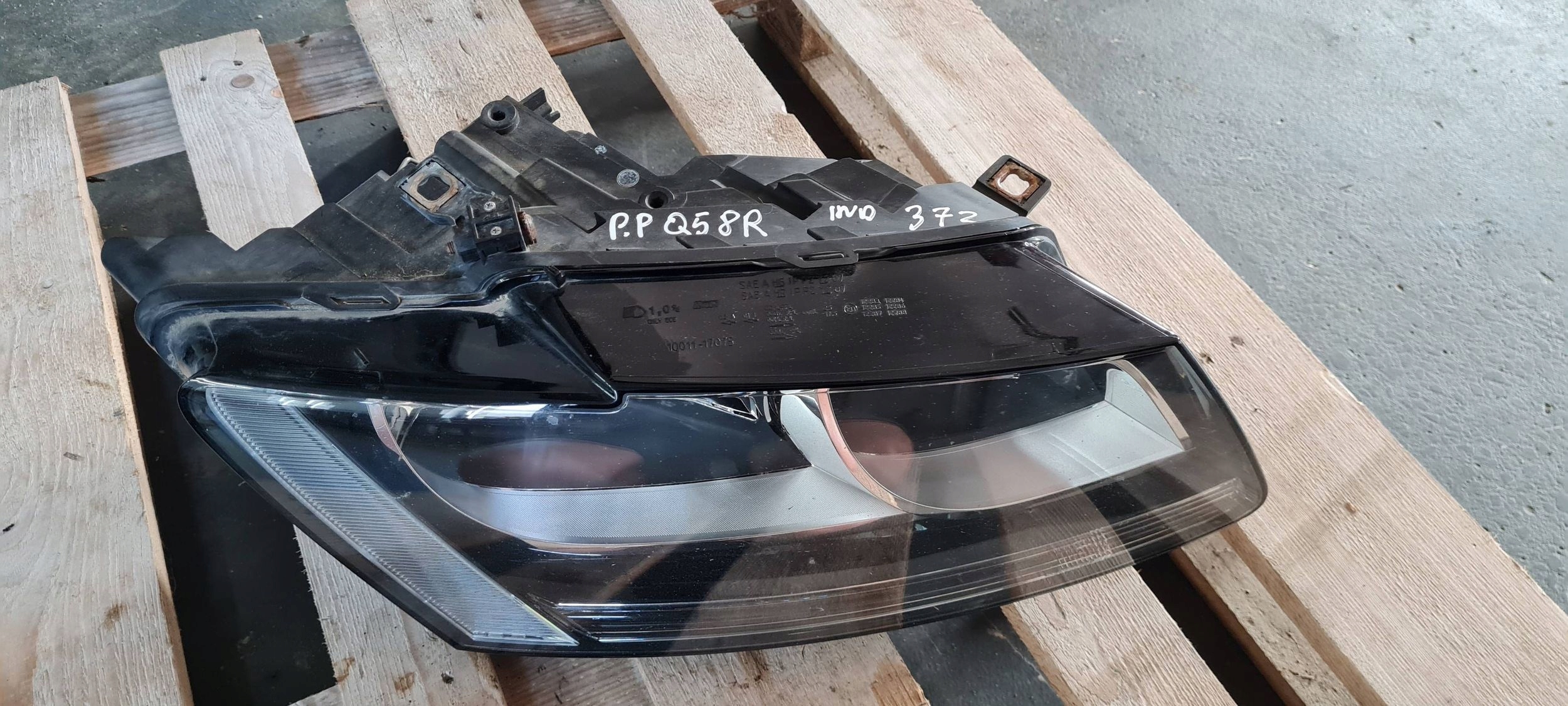Q5 8R light right right front front ANGLIK 8R0941004M