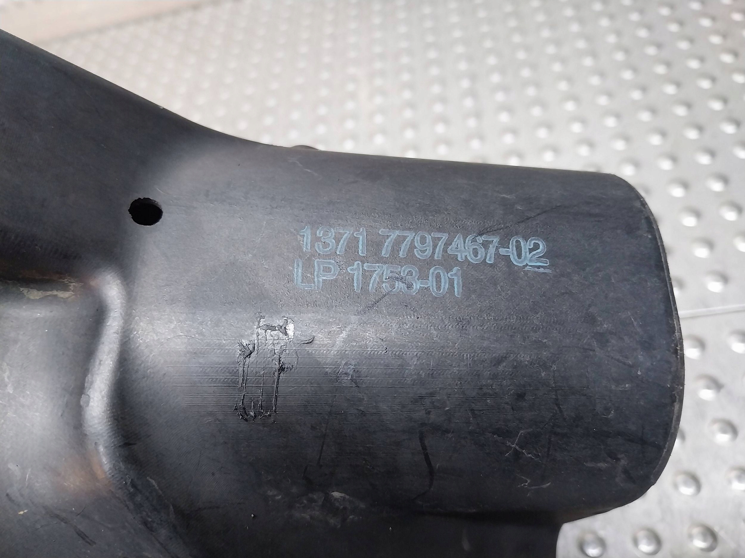 poklopač filtera zračni 7797467 BMW E90 E91 E92 E93 E82 E84 E88 2.0D N47