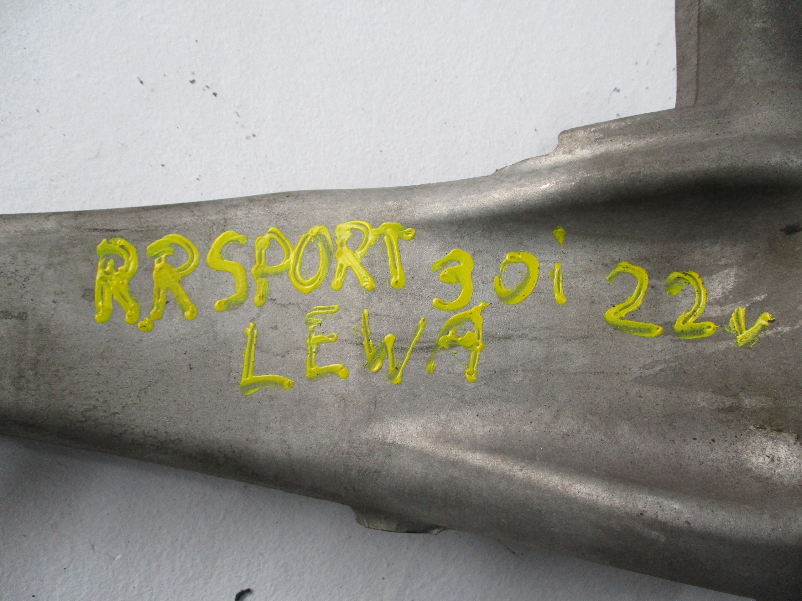swing RANGE ROVER SPORT 3,0i 22R M8E2-3K185-AD left