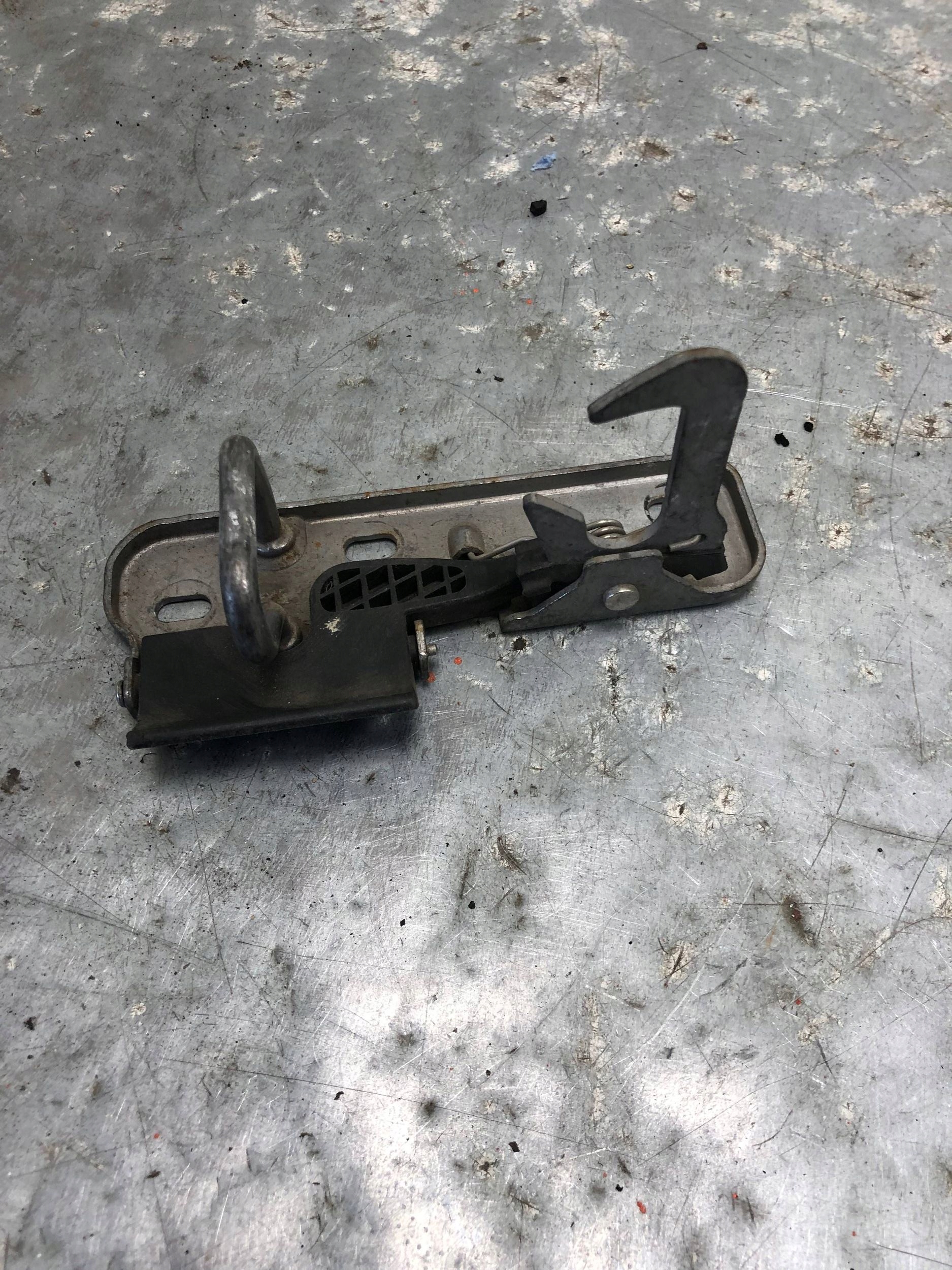 lock RYGIEL bonnets VW TIGUAN 1K0823480