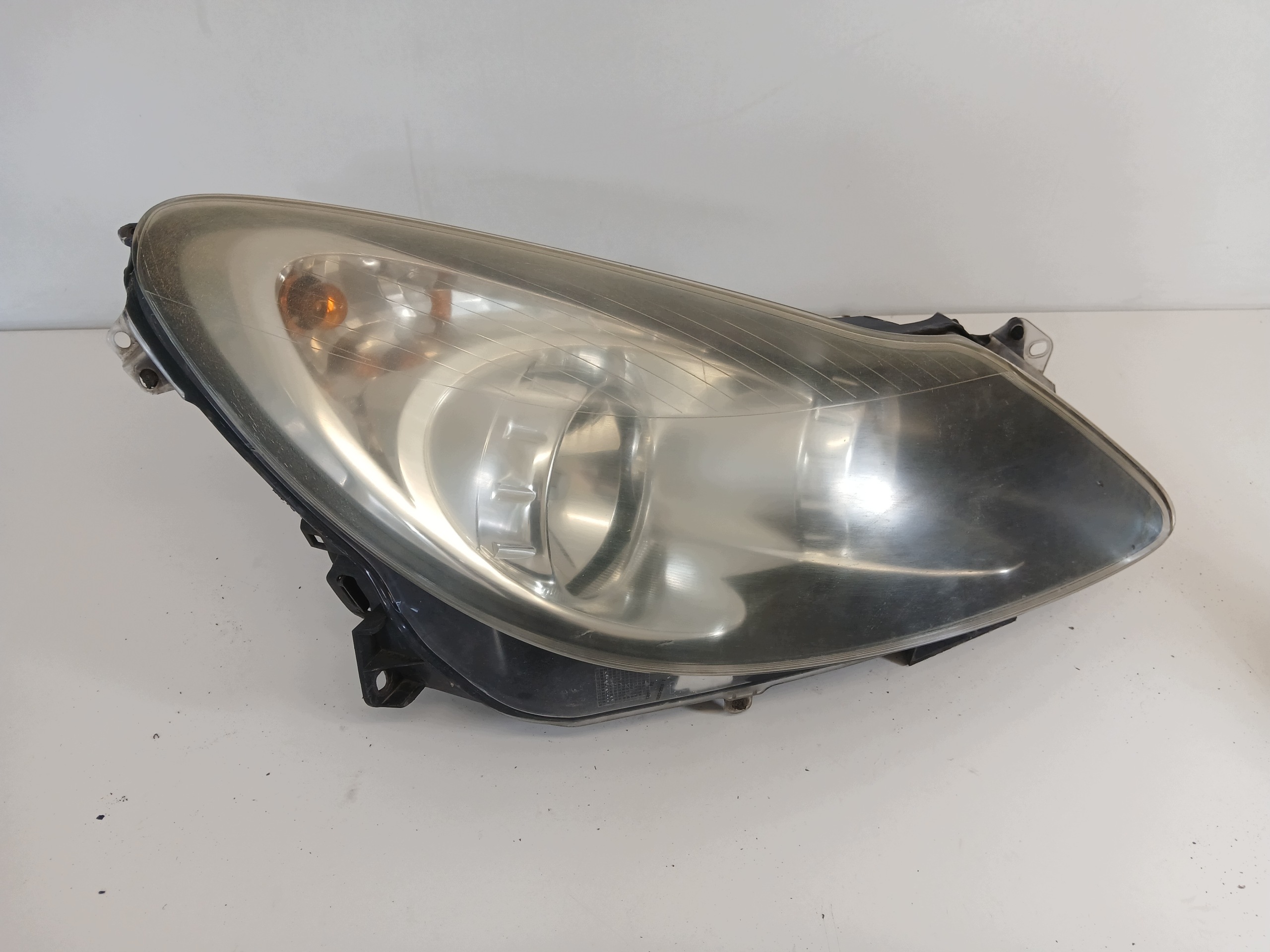 OPEL CORSA D light right front PRZEDLIFT CIEMNA 89313349