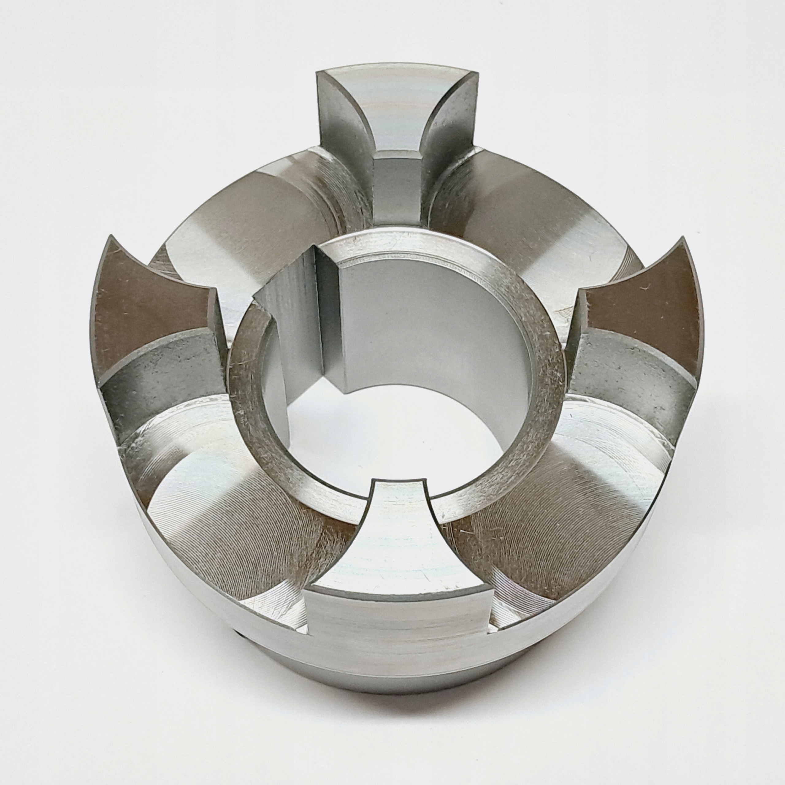 Spojka o průměru 105 mm s otvorem fi50 w16 polovina fi105 L140