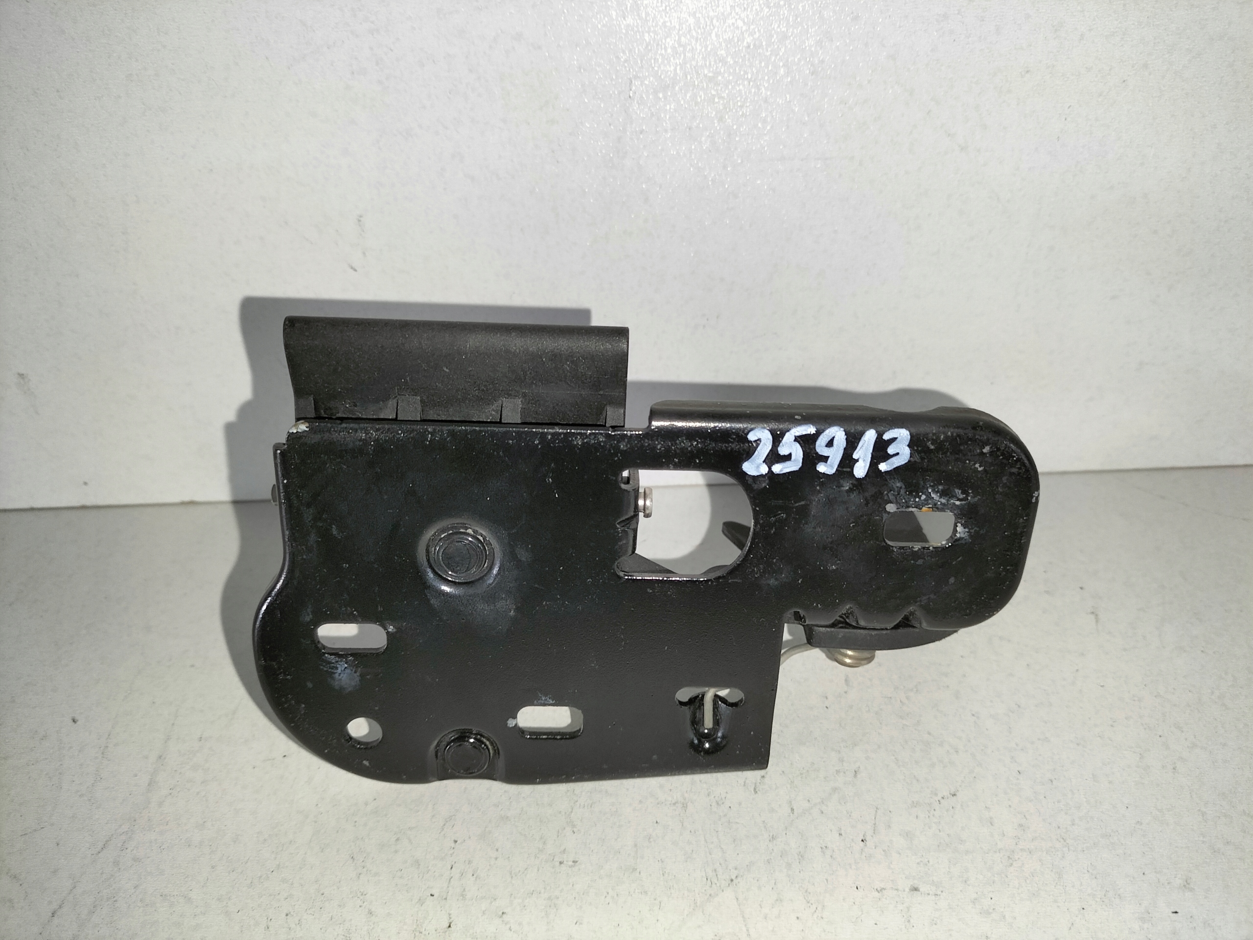 Rygiel bonnet latch lock VW PASSAT B6 3C0 05-10