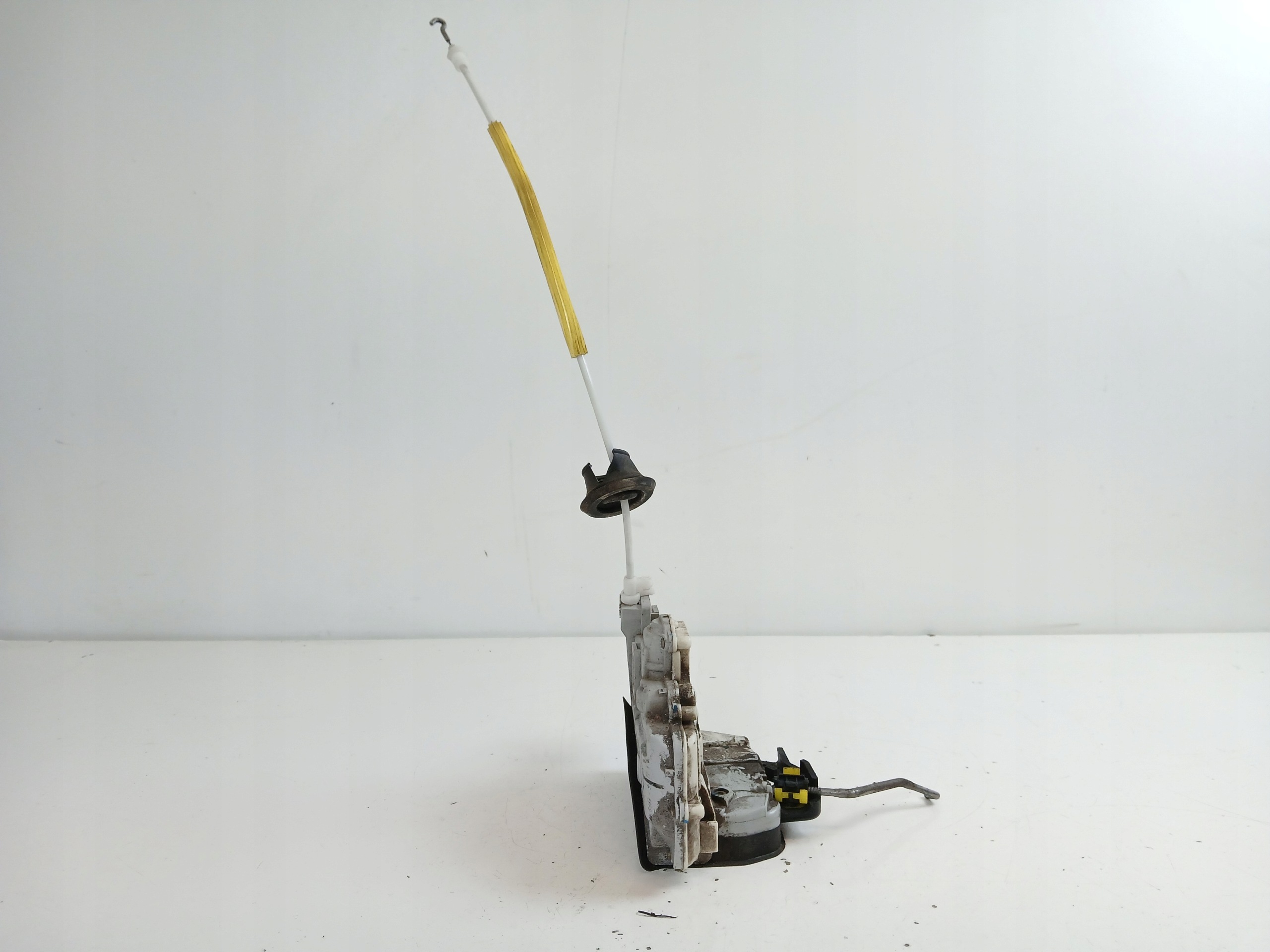 AUDI A4 B7 lock door right rear part