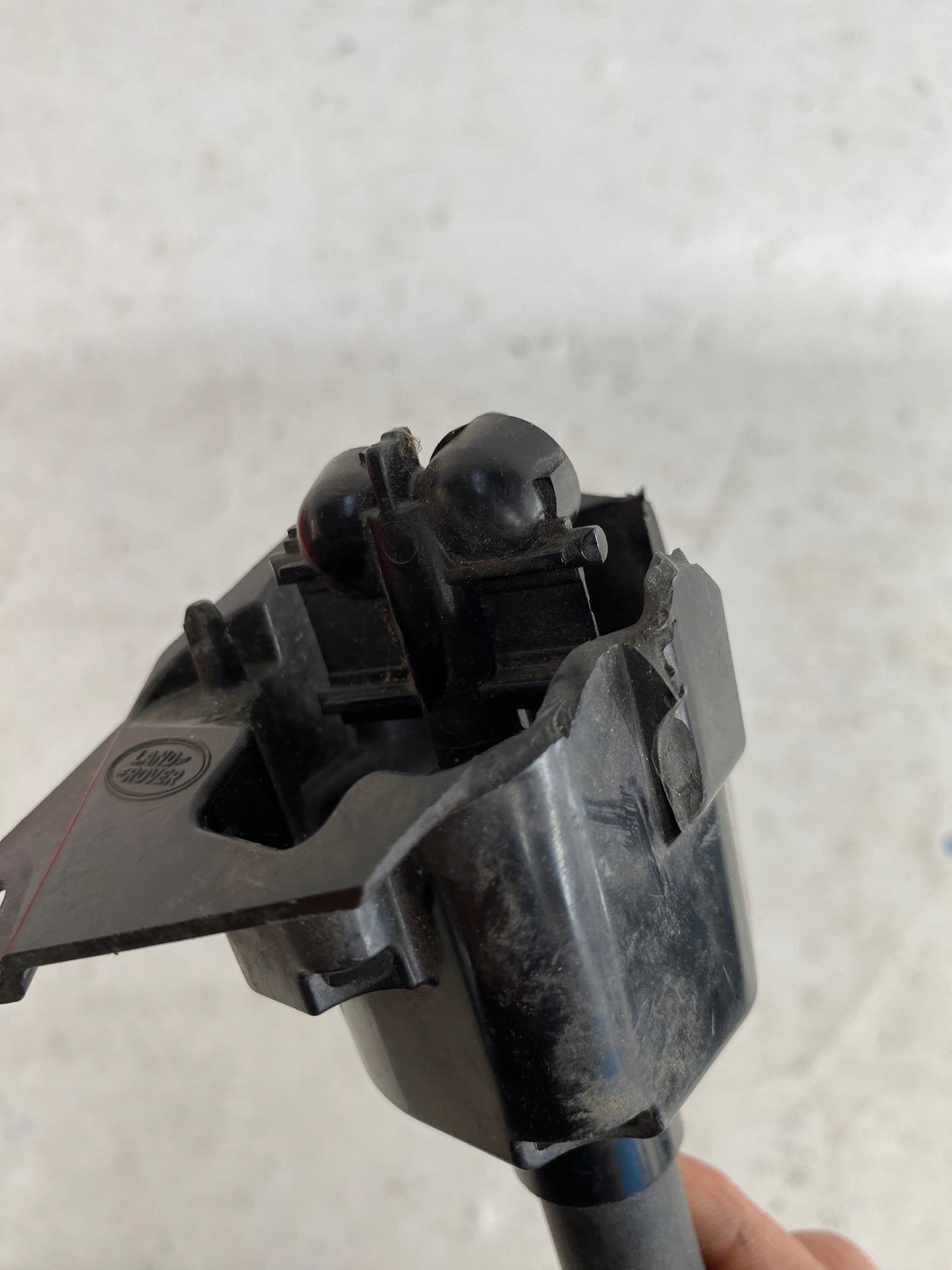 RANGE ROVER VELAR L560 17- washer left J8A2-13K131AC