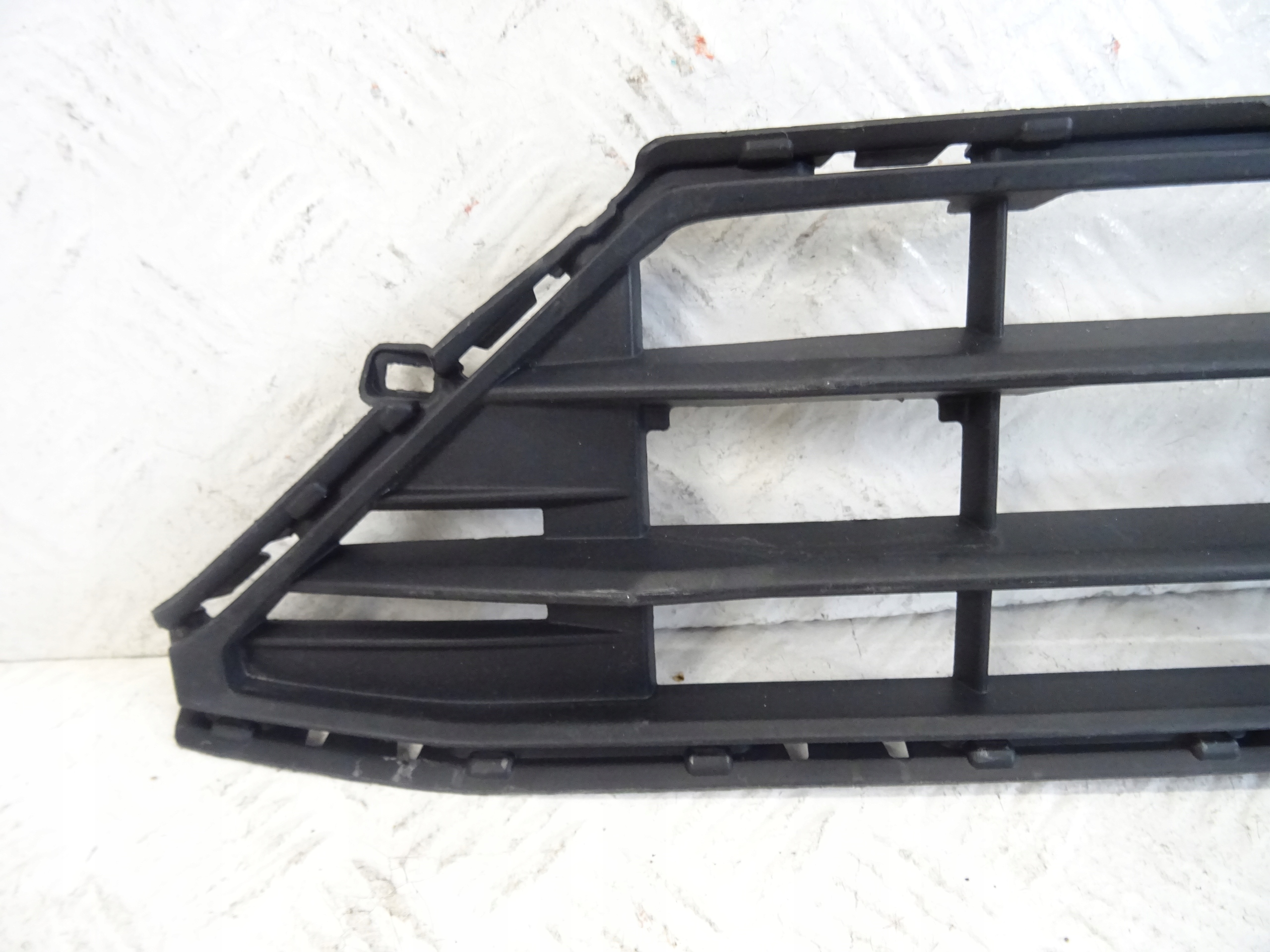 grid of a bumper front front central VOLVO XC60 II 31425175