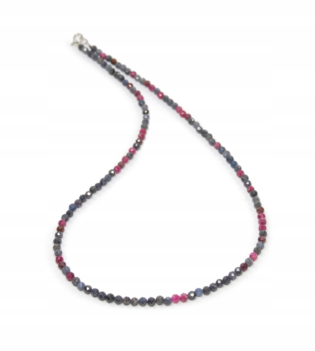 Přírodní náhrdelník Safíry a Rubíny, korundy, fazetované kuličky, 4 mm, stříbro