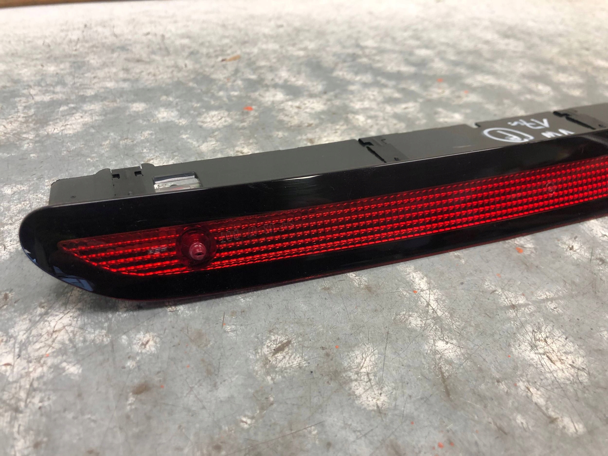TRZECIE light STOP VW GOLF VII 5G0945087B