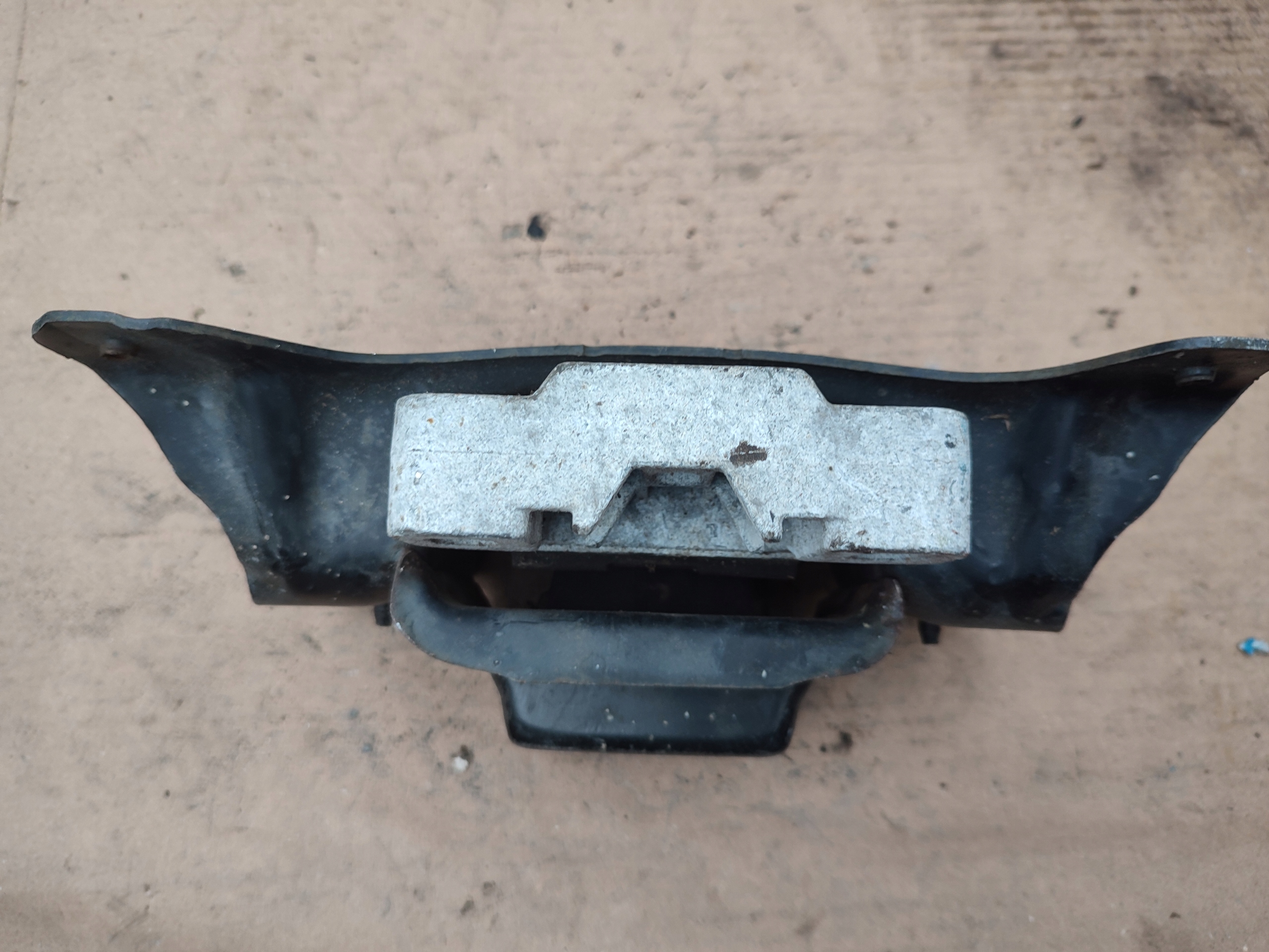 holder engine mount VOLKSWAGEN VW AUDI 5Q0199555AA
