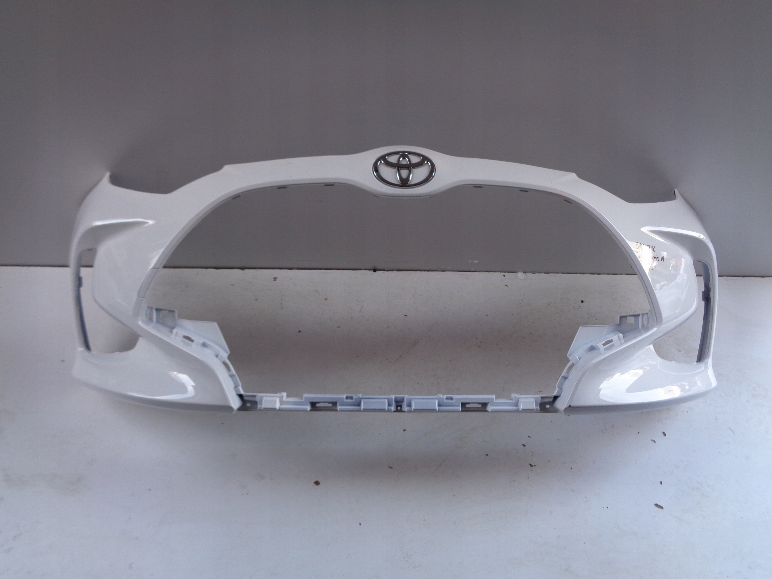 front bumper TOYOTA YARIS IV 20- NR 50609