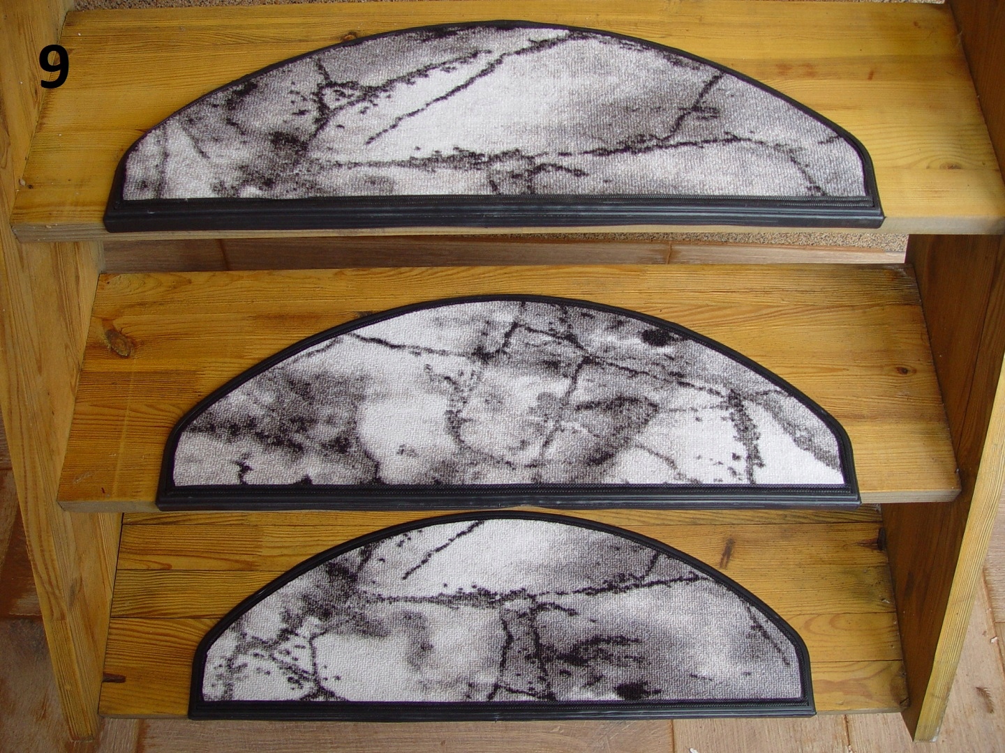 NIESAMOWICIE TRWAŁE NAKŁADKI NA SCHODY DYWANIKI Materiał plastik