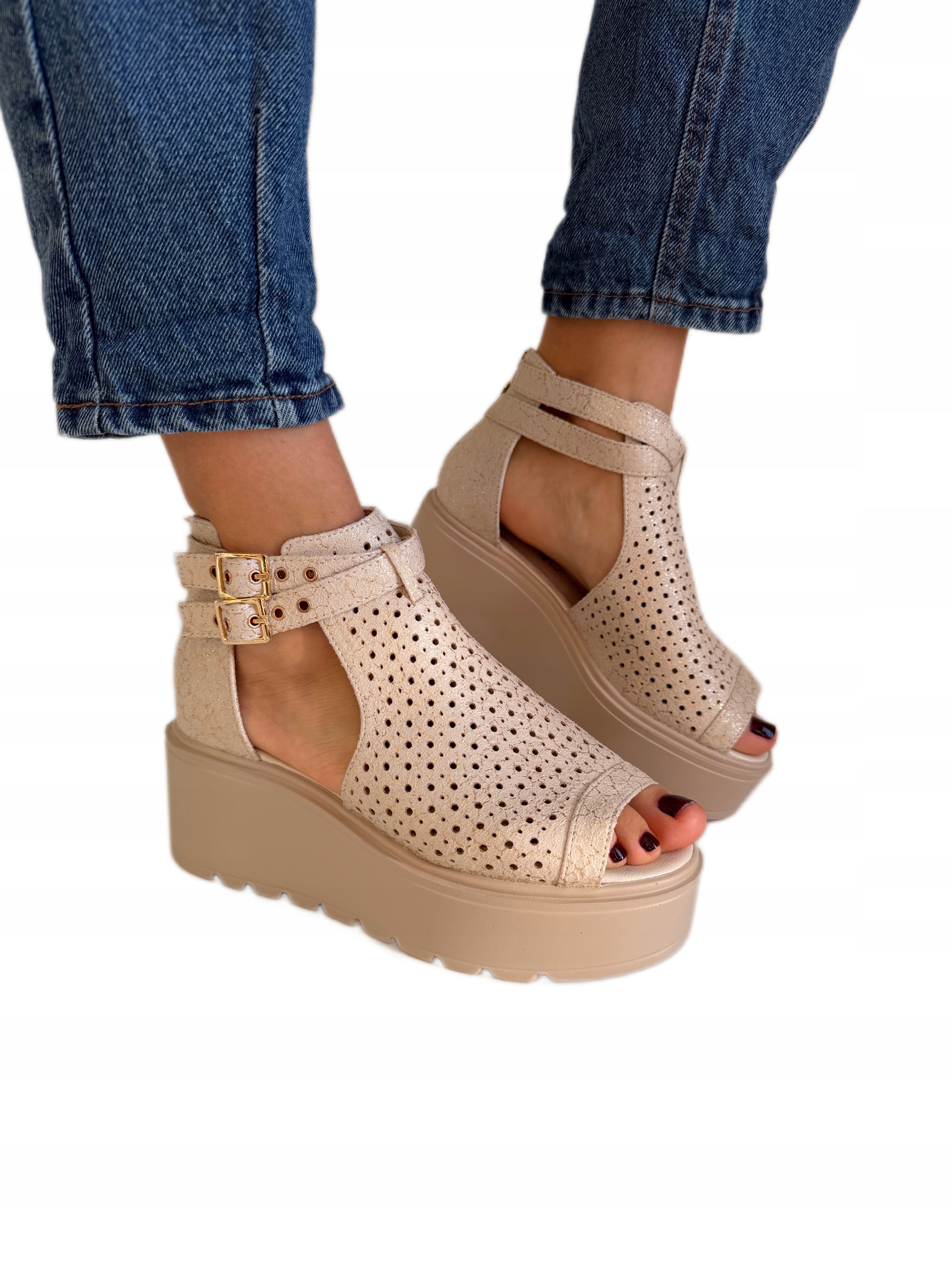 Dámské ažurové sandály béžové a zlaté na platformě Goodin velikost 36