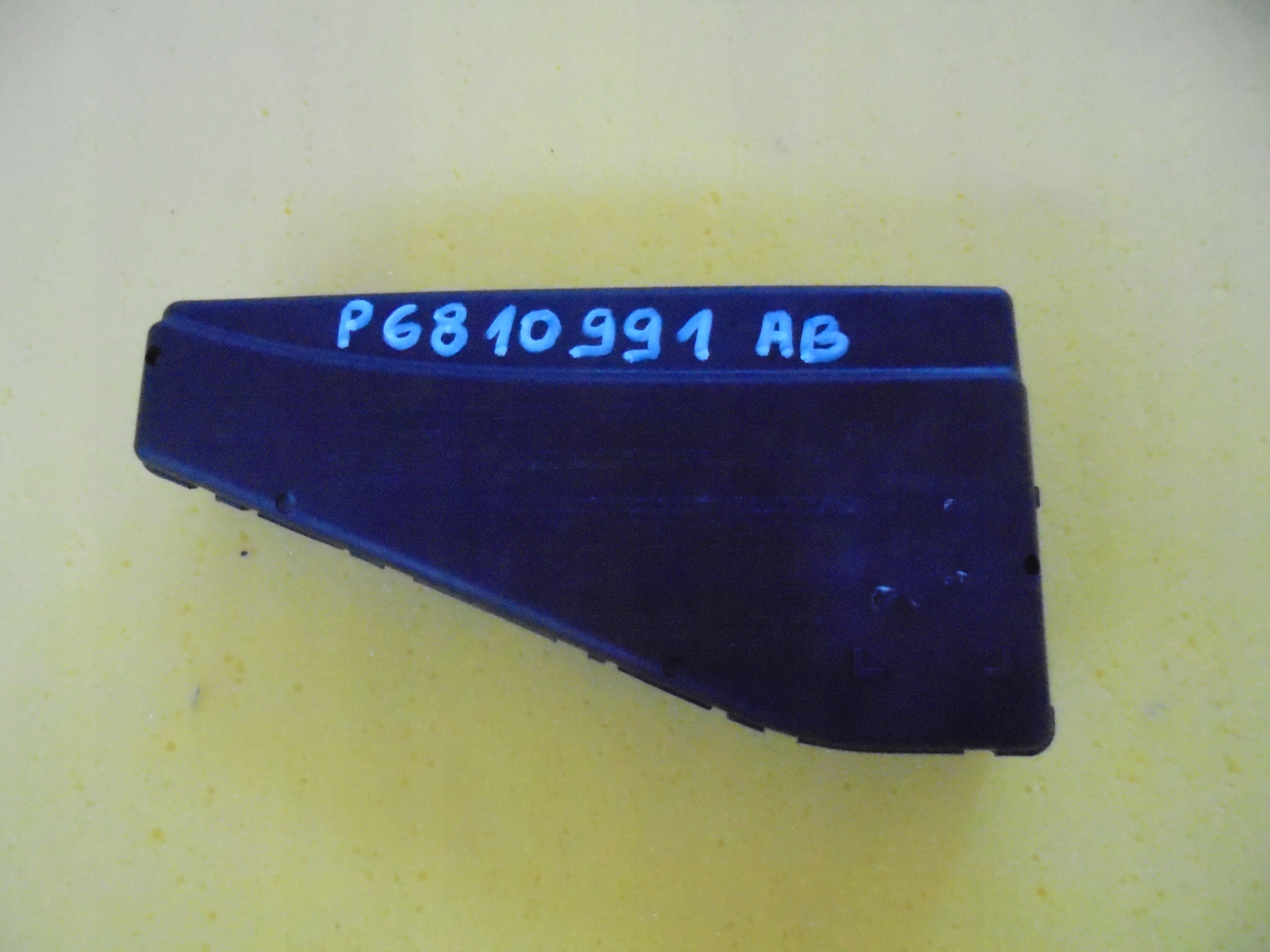 Grand CHEROKEE WK2 подушка кресло левый