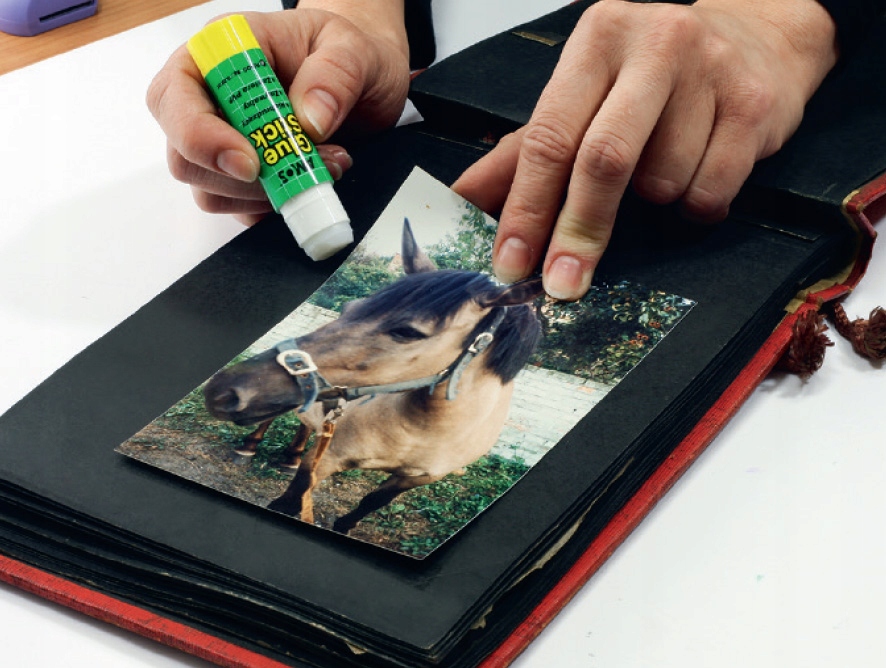 KLEJ W SZTYFCIE 22g AMOS Marka Amos