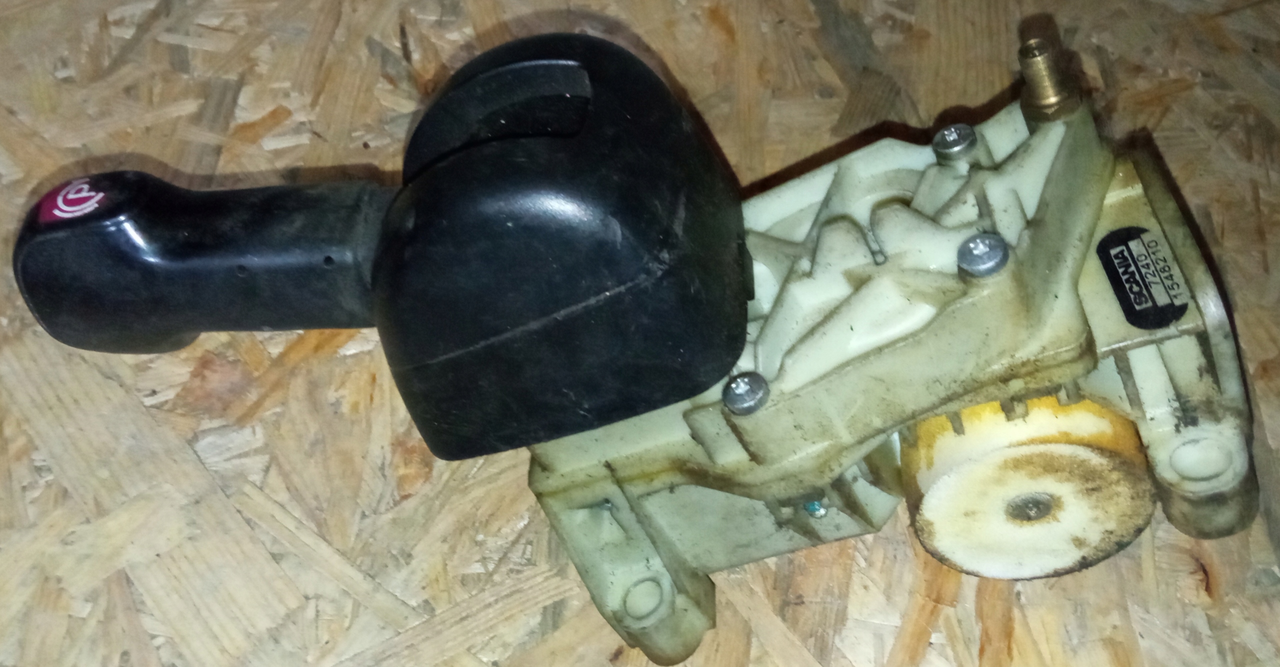 1548210 - Клапан ручного тормоза Scania R