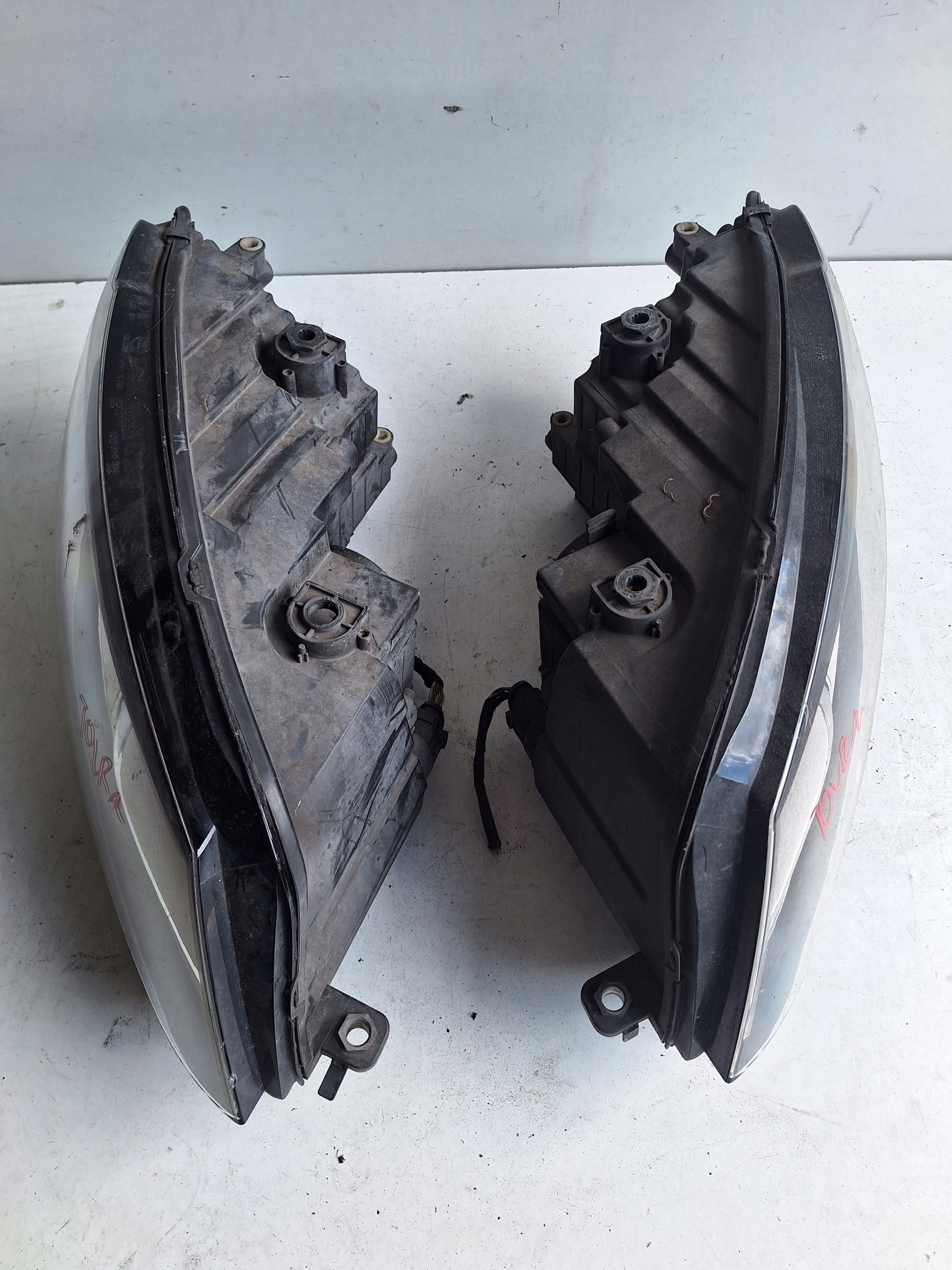 VOLKSWAGEN TOURAN II 11-15 light left UK