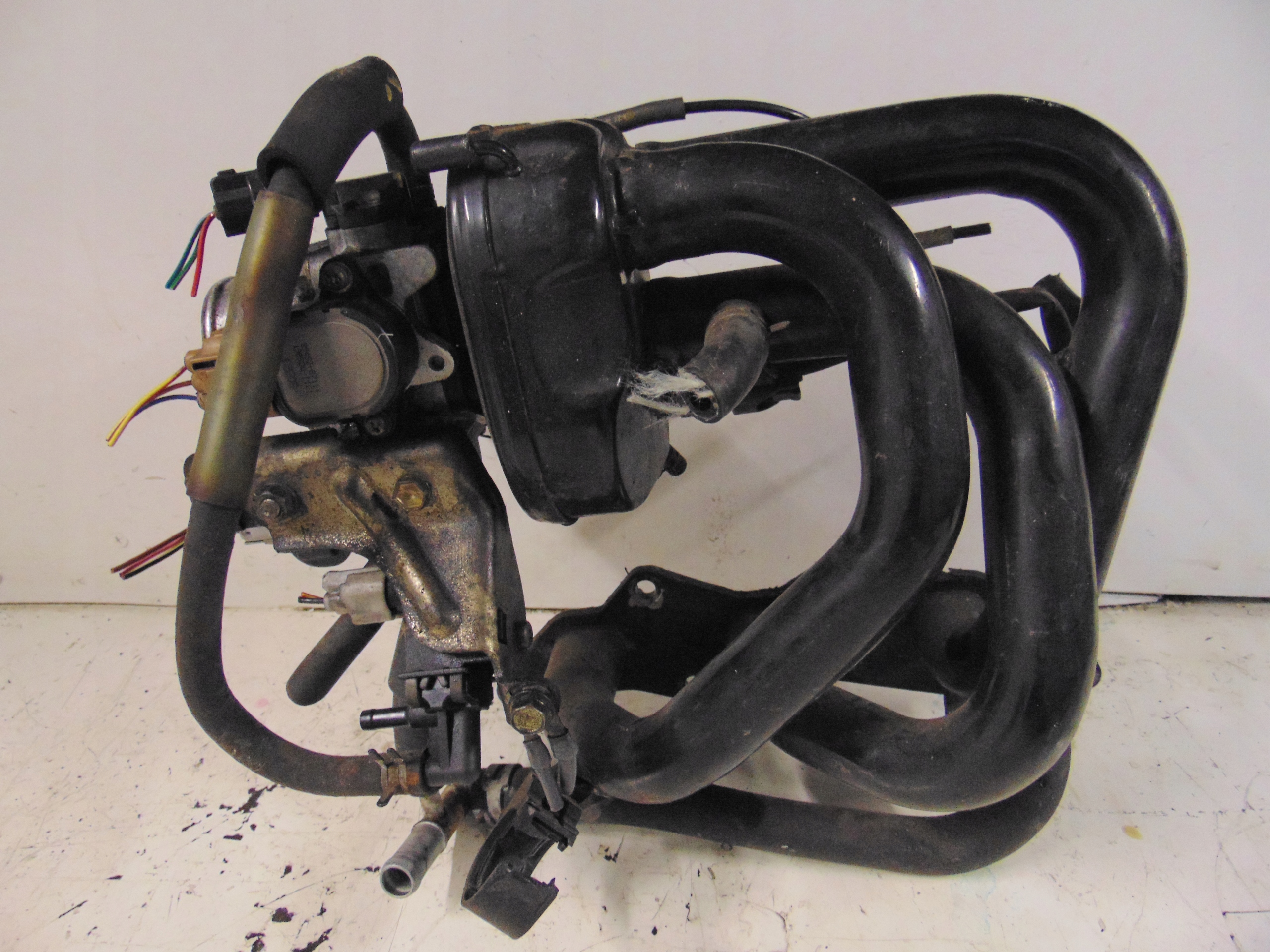 коллектор Впускный ДРОССЕЛЬНАЯ ЗАСЛОНКА Daihatsu SIRION и 1.0b