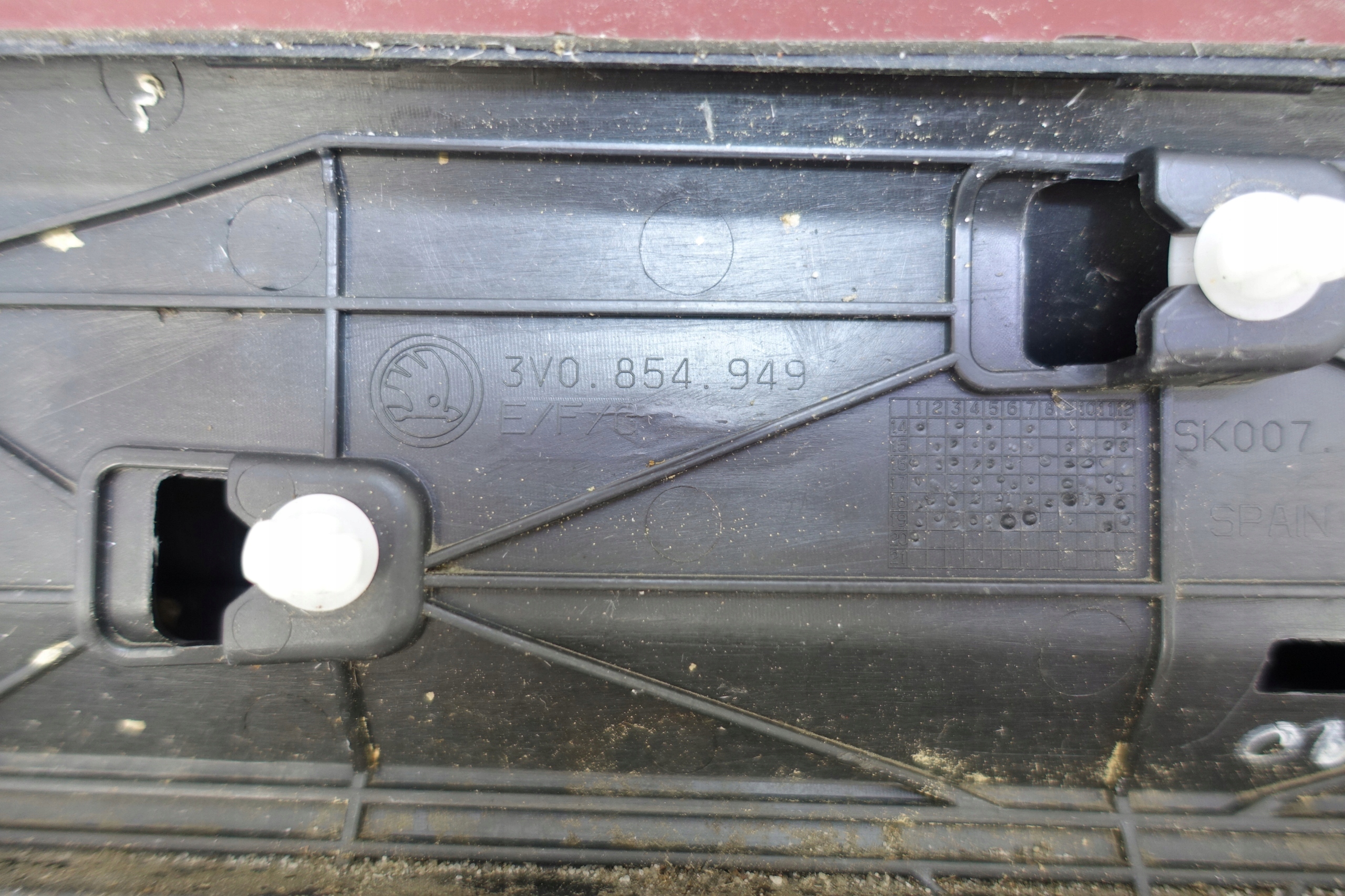 moulding door left rear part SKODA SUPERB III 3V0