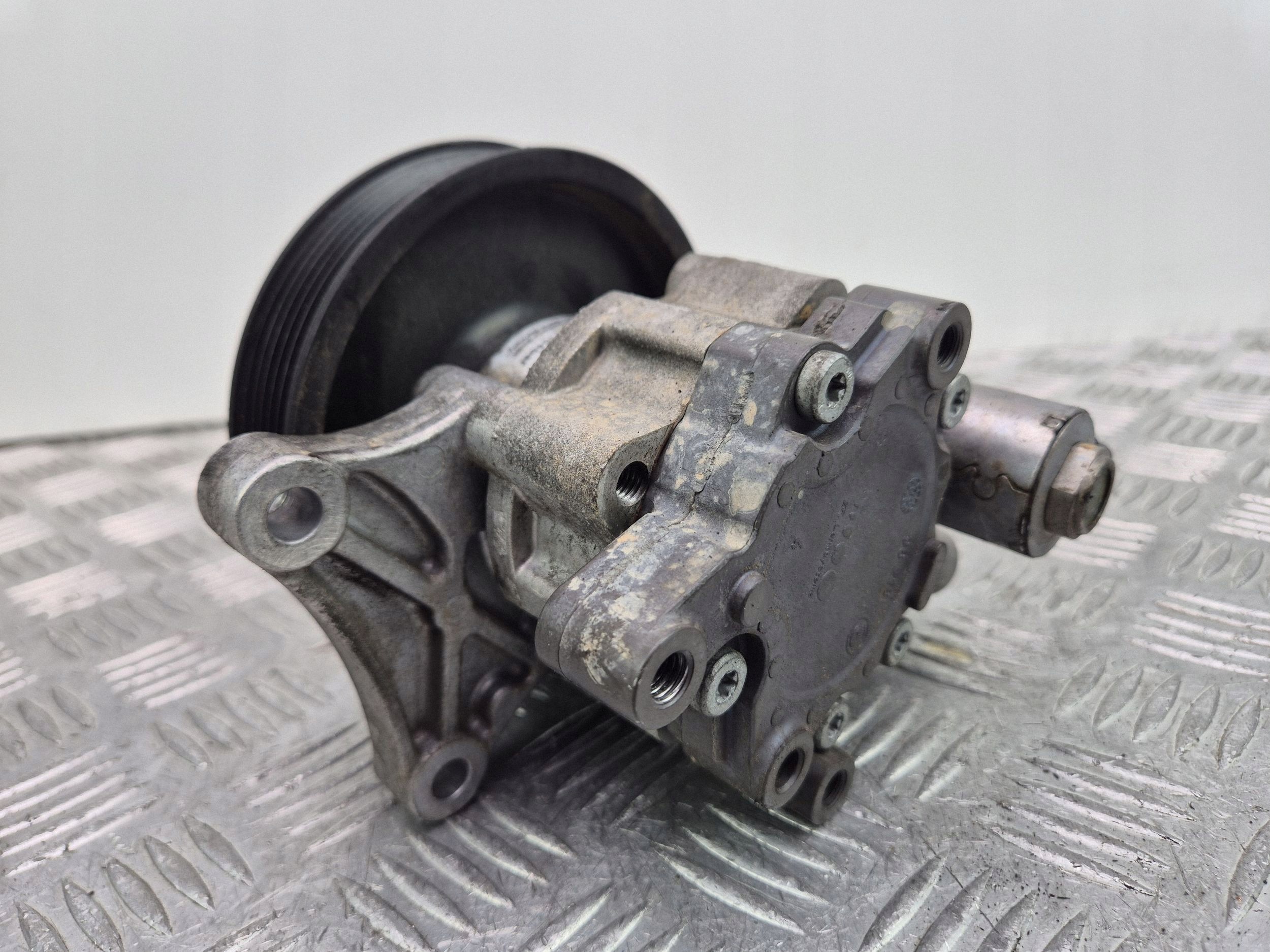 Mercedes E200 CGI W212 servo pump A0064667501 M271860
