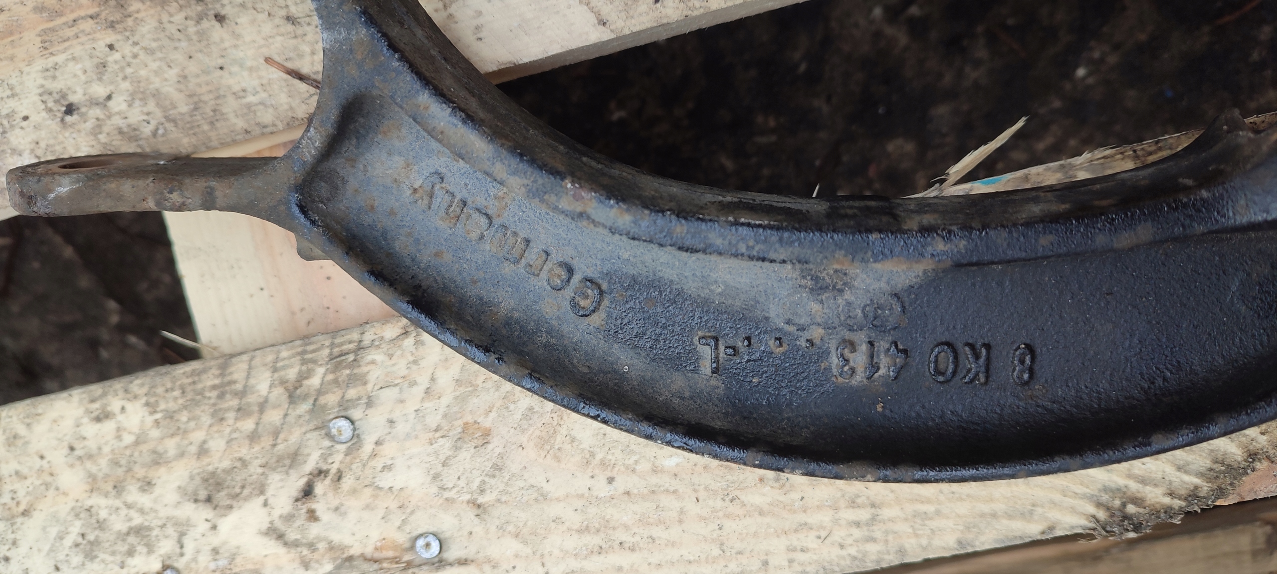 holder of a shock absorber left front audi a5 8t