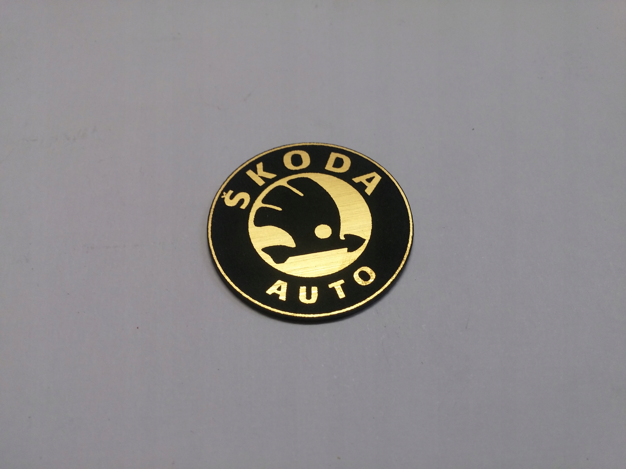 

Skoda naklejka emblemat 60 mm *złota