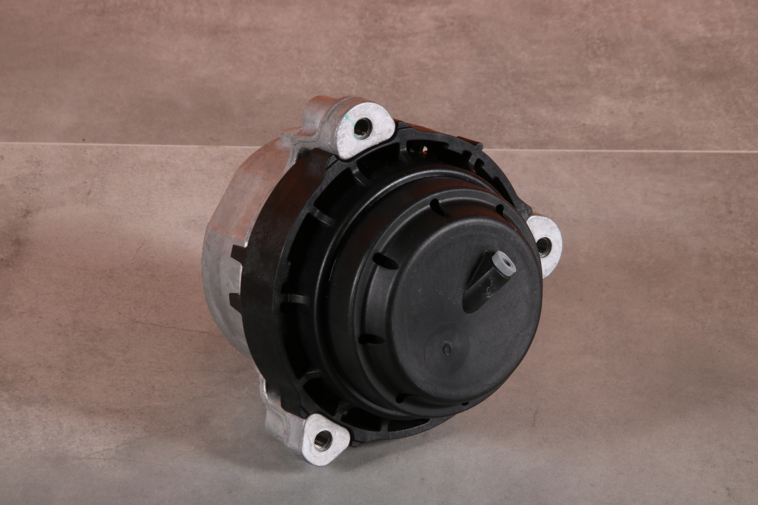 BMW G30 G31 B47 B47B B47D B47F XD5O engine mount right 8482772 32 km !!
