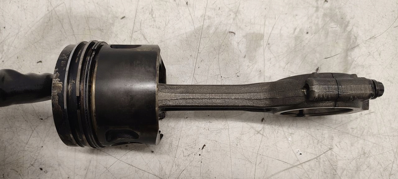piston connecting rod Audi A4 B7 2,0 TDI BRB