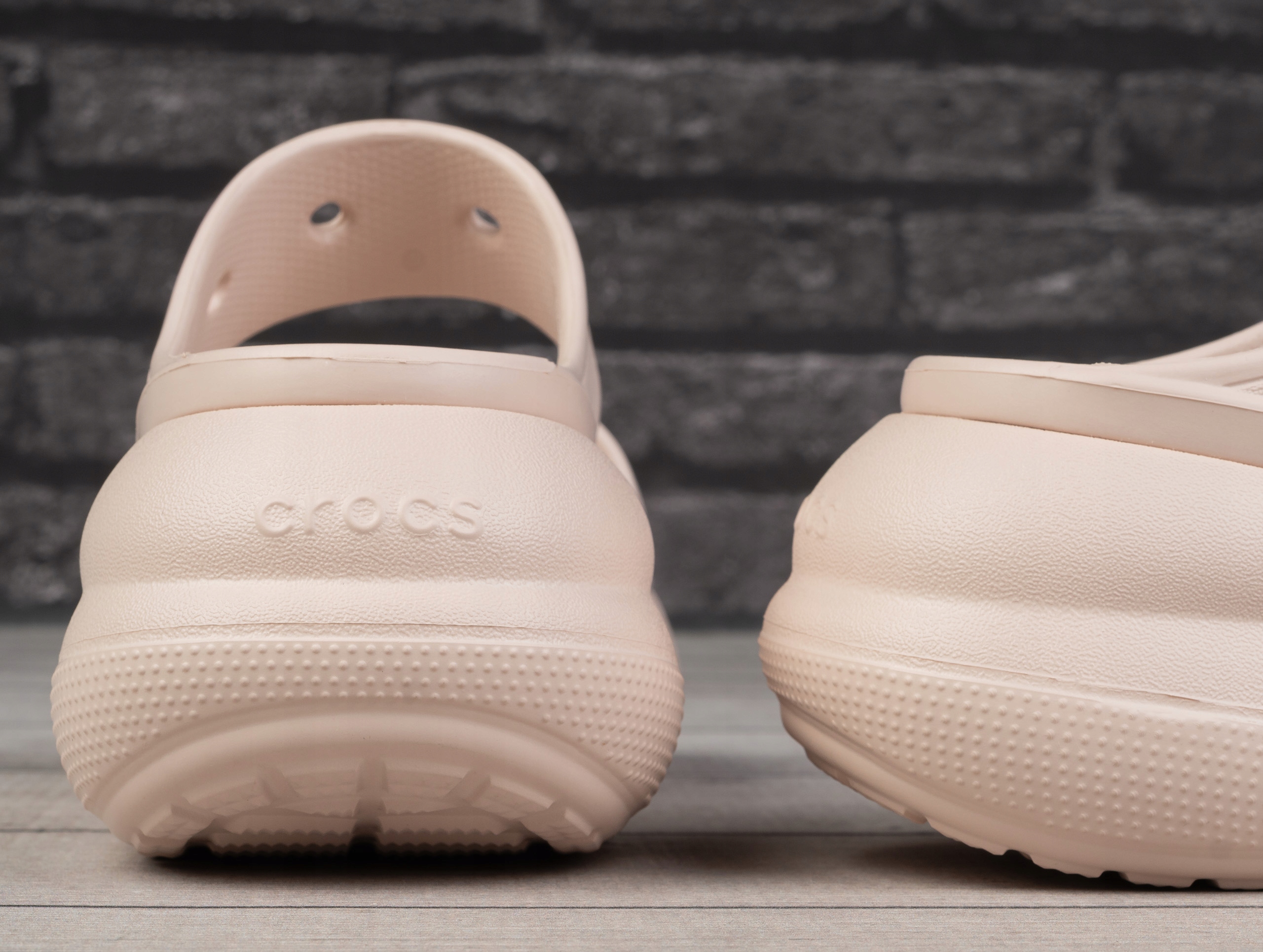 Klapki damskie Crocs CRUSH SANDAL 2076706UR Rozmiar 38,5