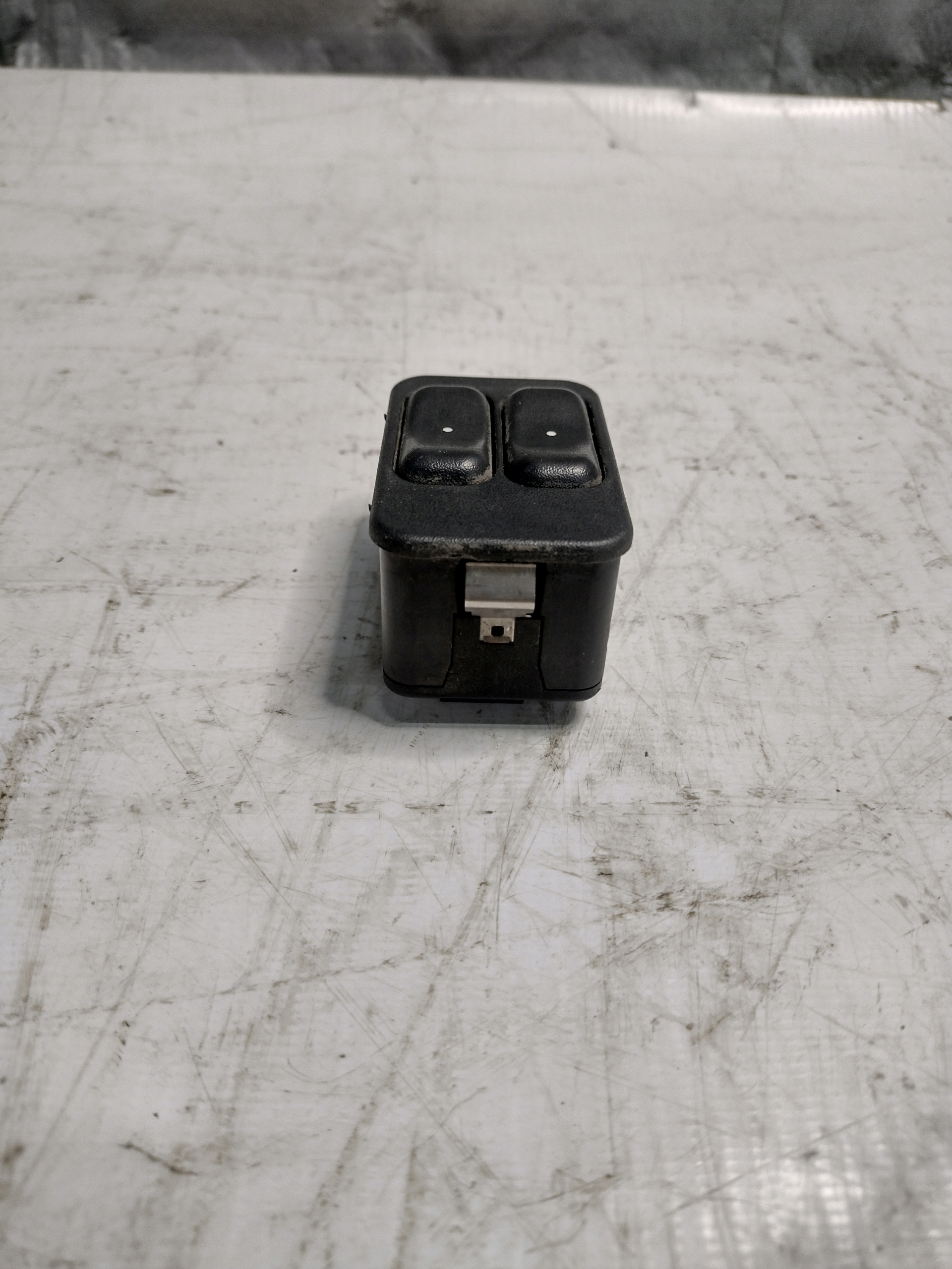 window control switch Opel Corsa C 3D OE 13363202