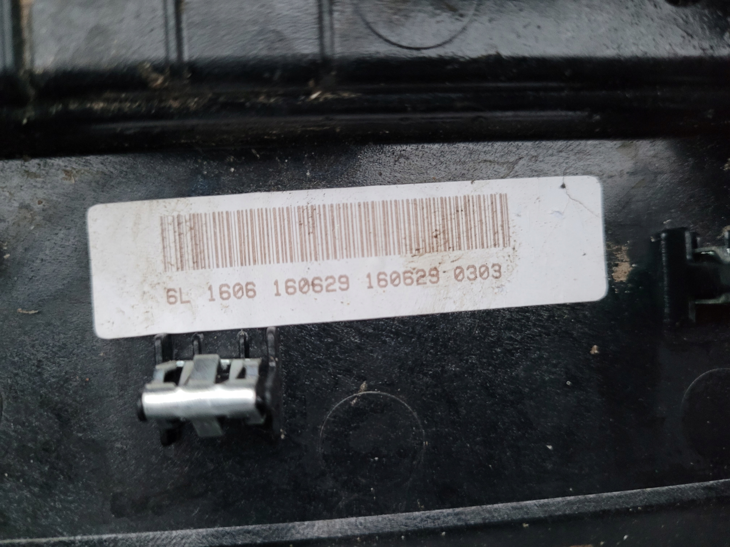 plastic SLUPKA left front TESLA X 1059958-00
