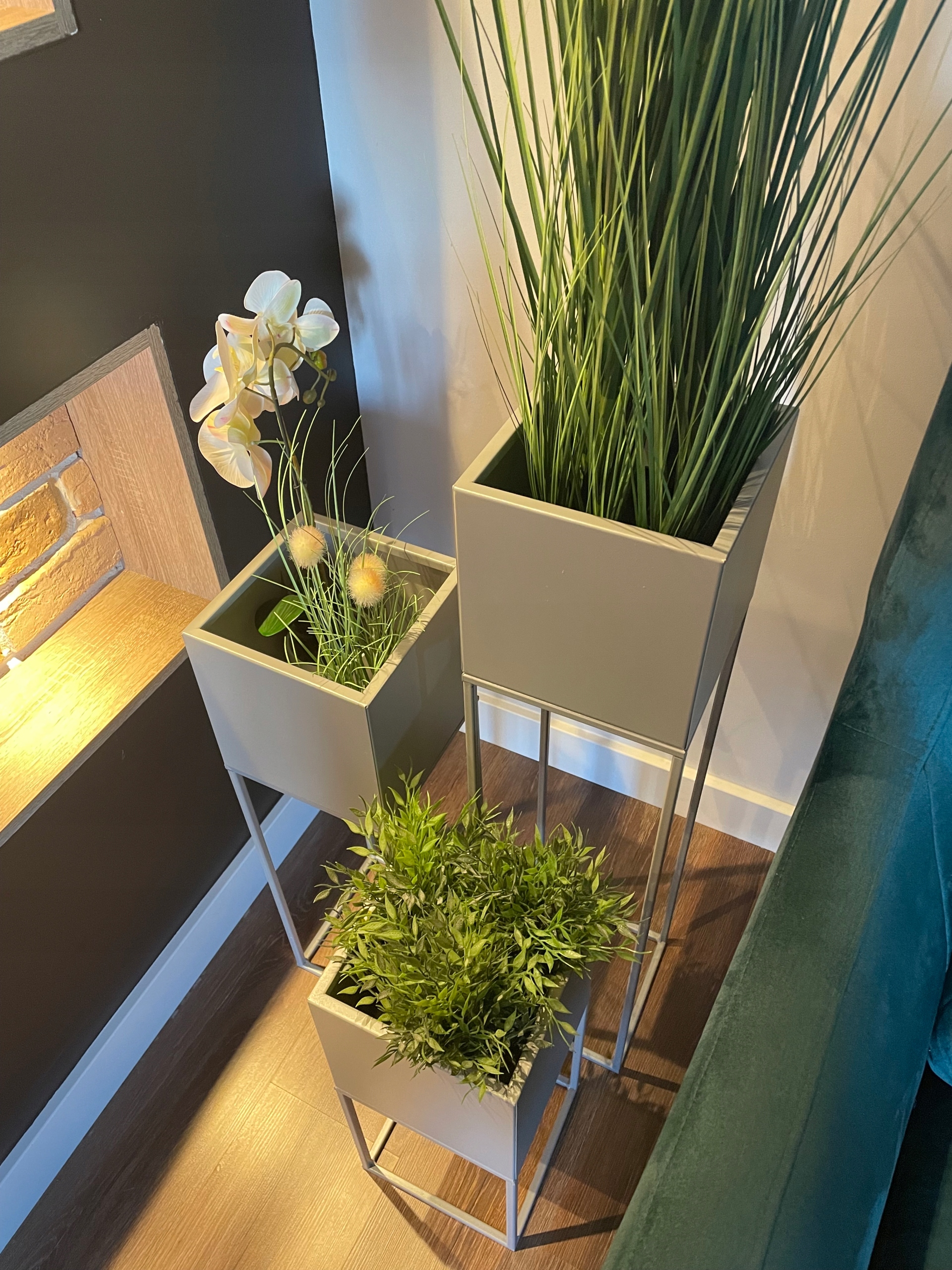 DONICZKA Osłonka Na Donice Metalowa Srebrna Loft Nowoczesny Styl S 47cm Materiał metal