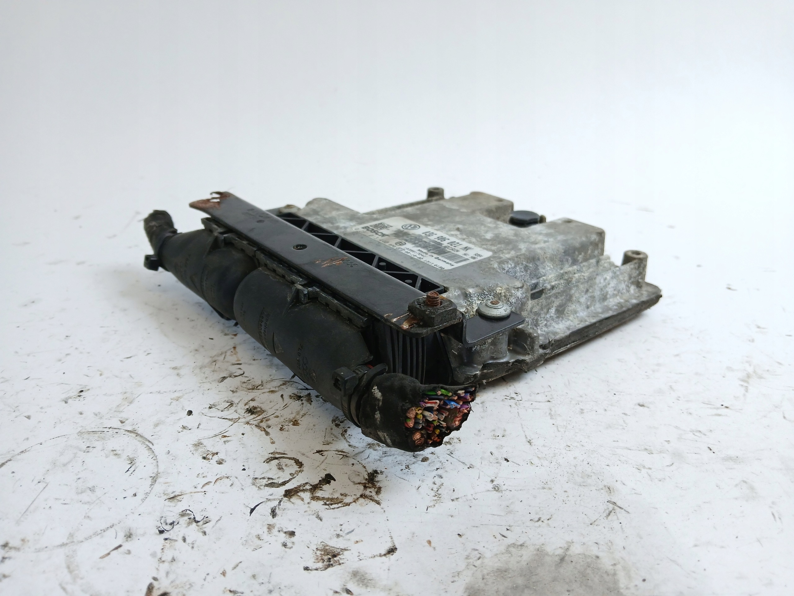 VW PASSAT B6 2.0 TDI unité de commande électronique uce moteur 03G906021NK
