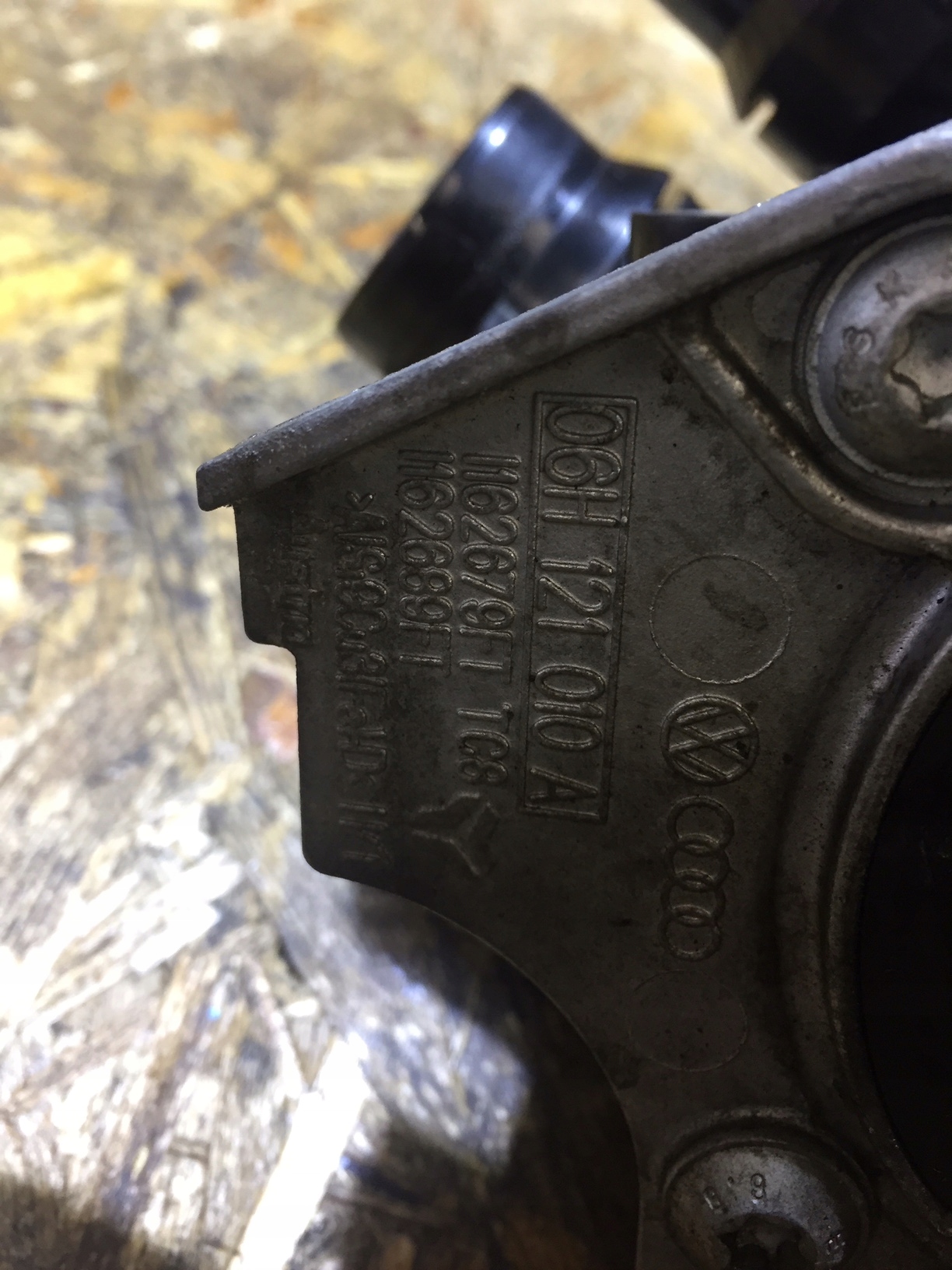 AUDI A4 B8 2.0 TFSI water pump 06H121026DD