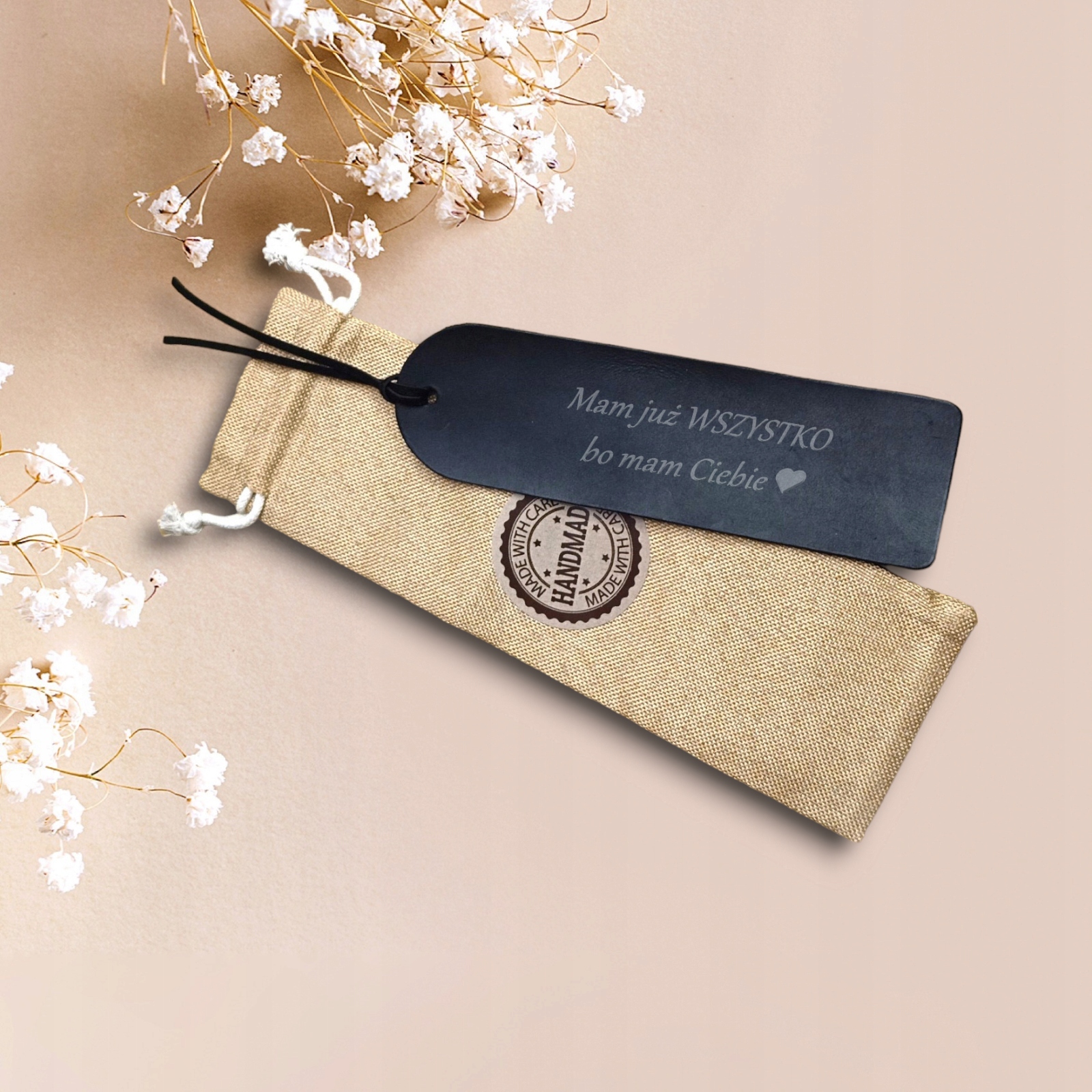 Záložka do knihy s gravírováním personalizovaná s věnováním kožená