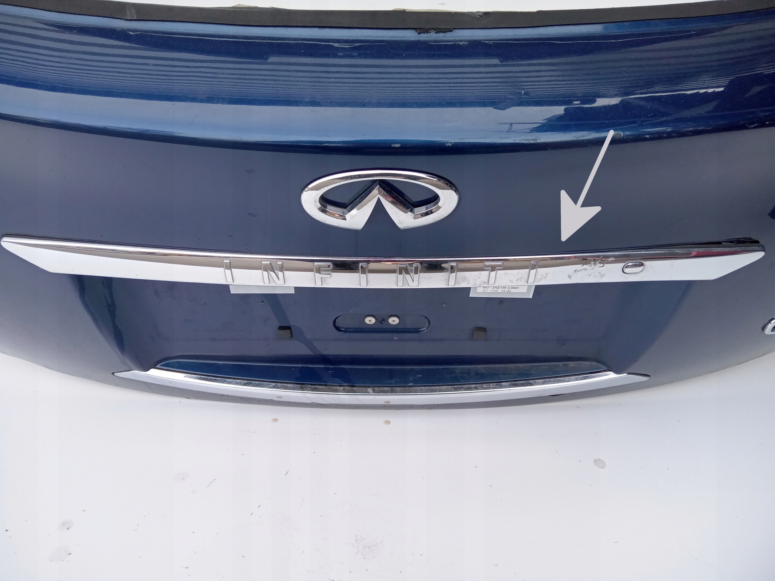 LISTWA KLAPY CHROM PRZYCISK INFINITI QX70 FX30 35 Producent części Infiniti OE