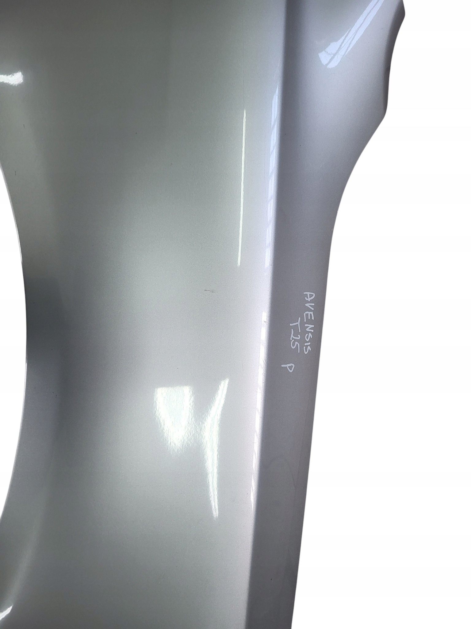 fender right front TOYOTA AVENSIS T25
