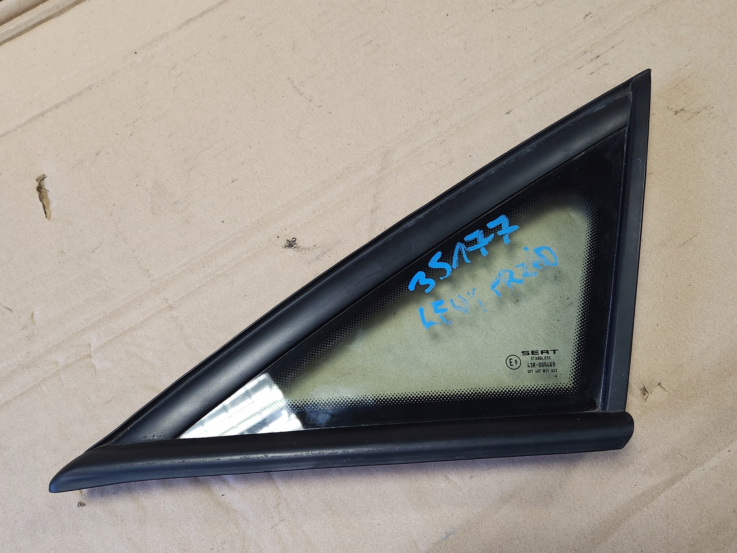 SZYBA TRÓJKĄT SEAT ALTEA *