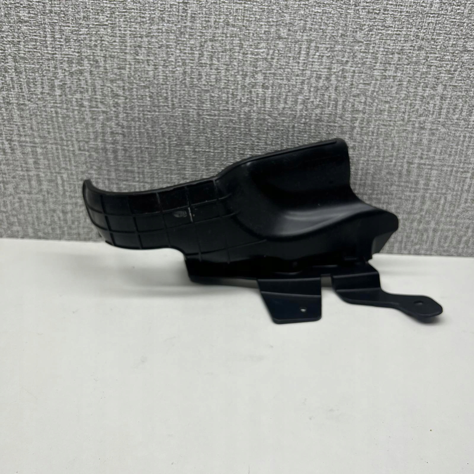 Volvo XC90 2019 right side mudguard flaps front 31497985
