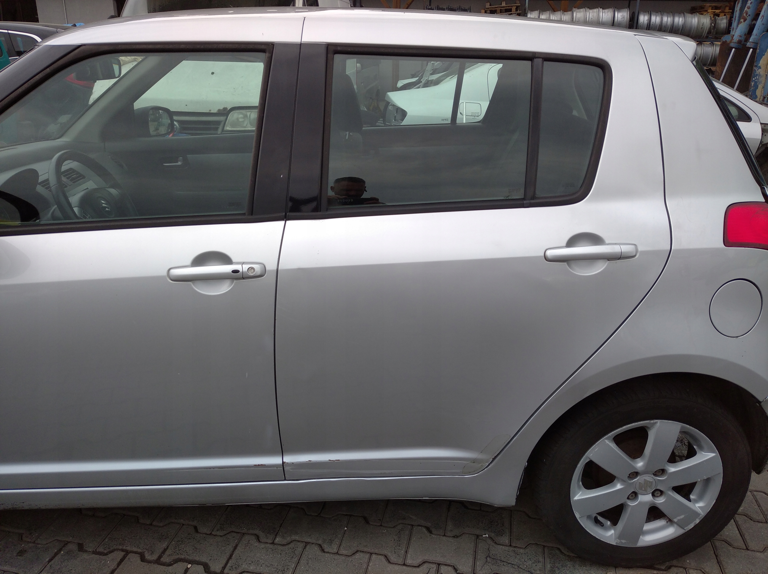 SUZUKI SWIFT 3 III MK6 door rear part left silver window handle ZCC