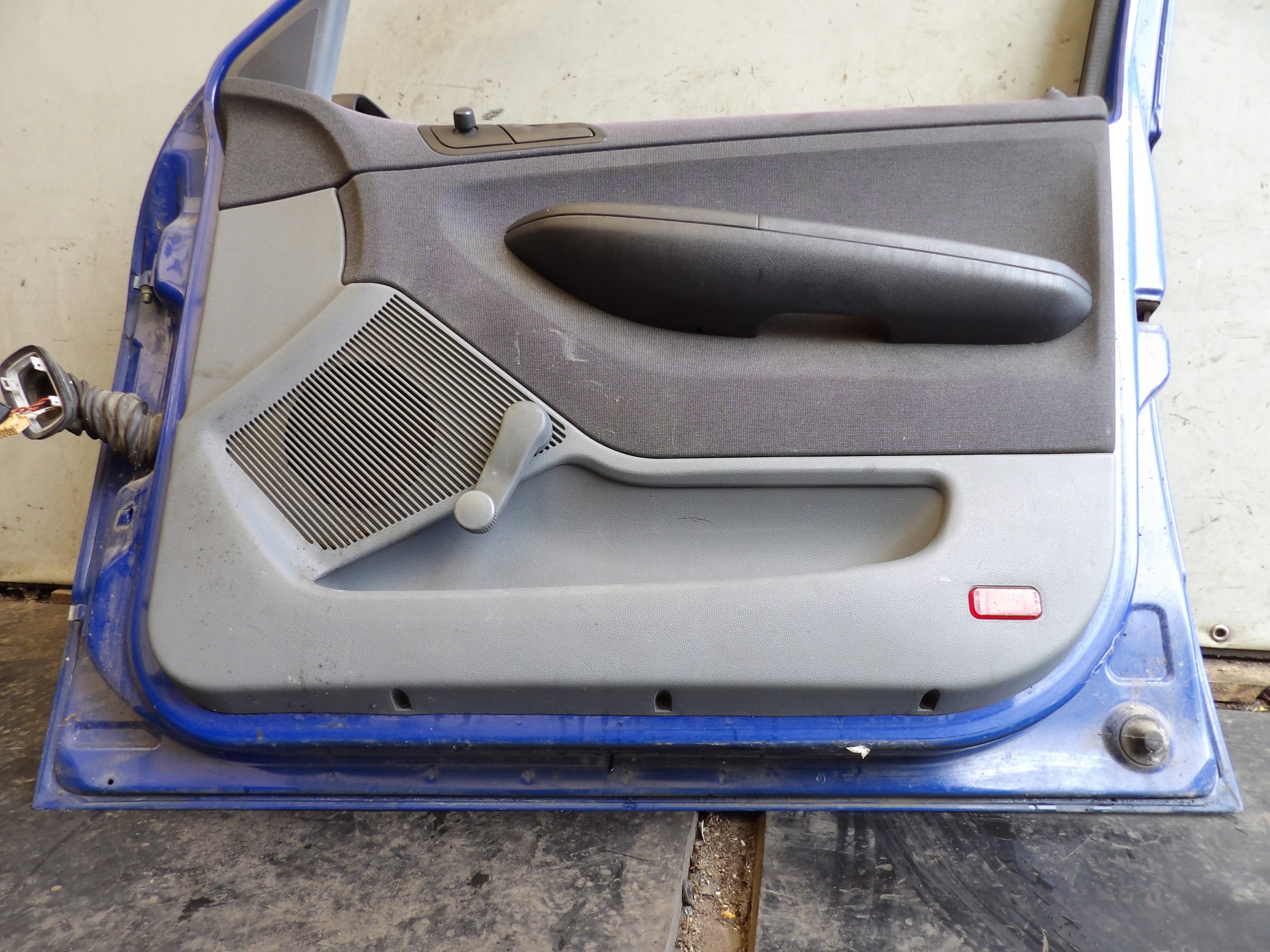Skoda Fabia and door front right HB 5D lak. 4590