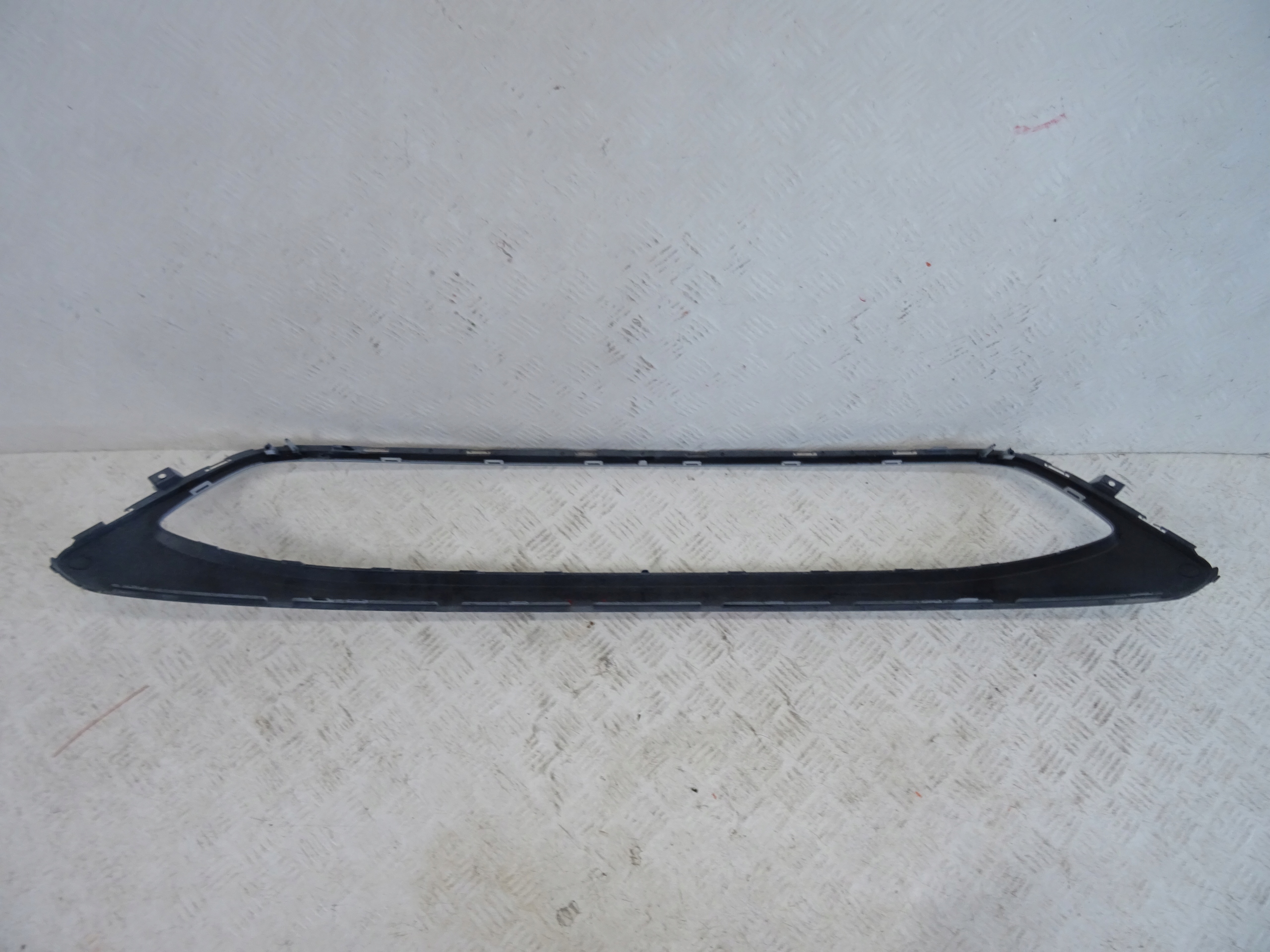 grid of a bumper front front central FORD KUGA MK2 LIFT GV44-17F771-V