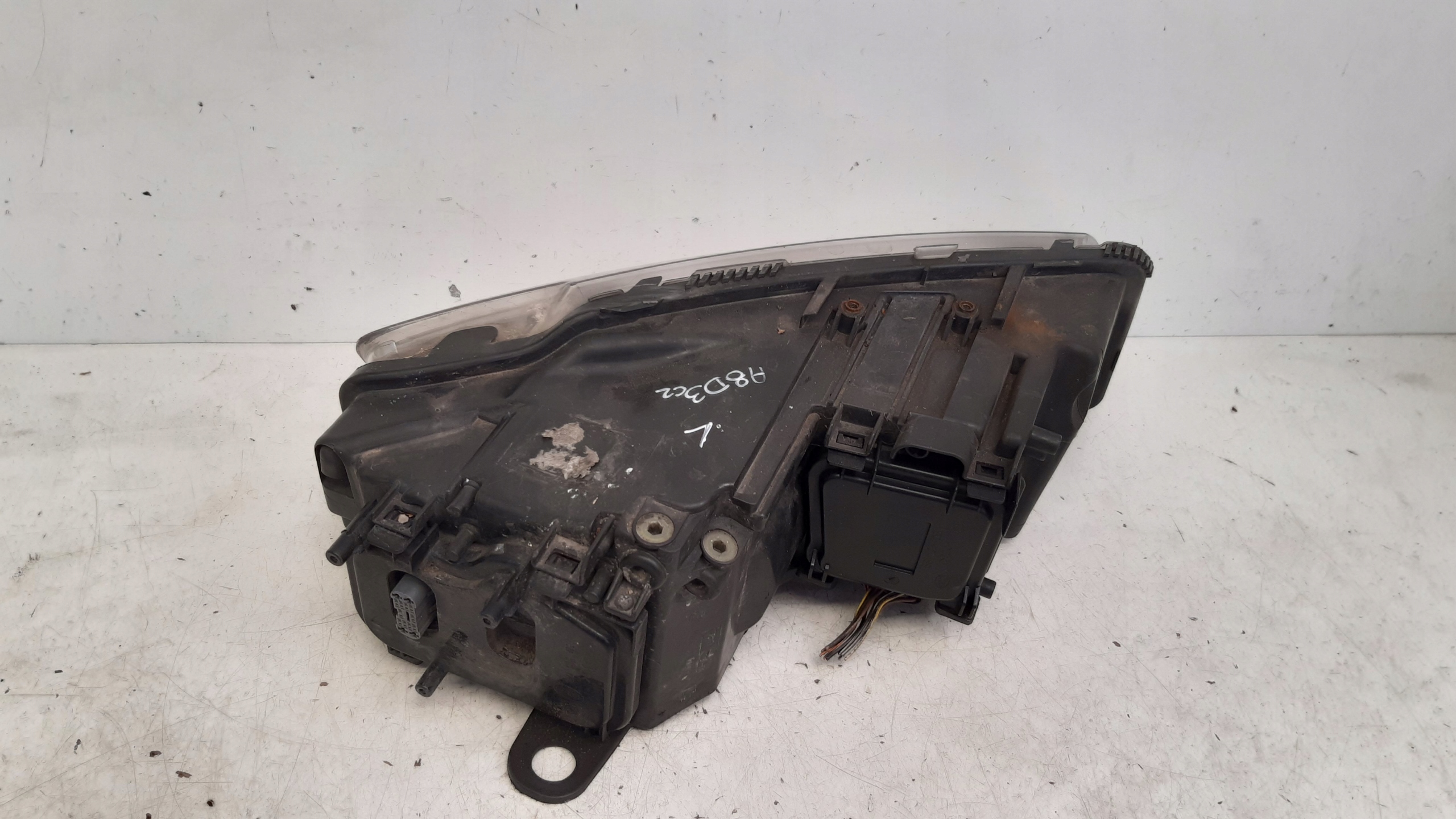 light xenon skretna left front Hella europa Audi A8 D3