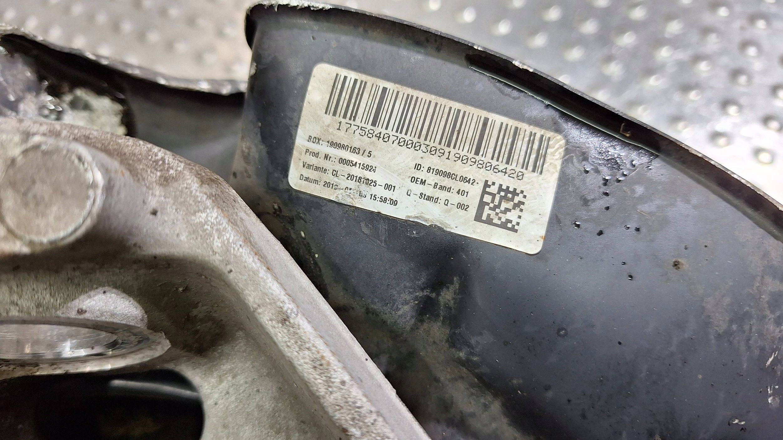 swing shock absorber left front A1773209100 MERCEDES W177 1.5 CDI AMG