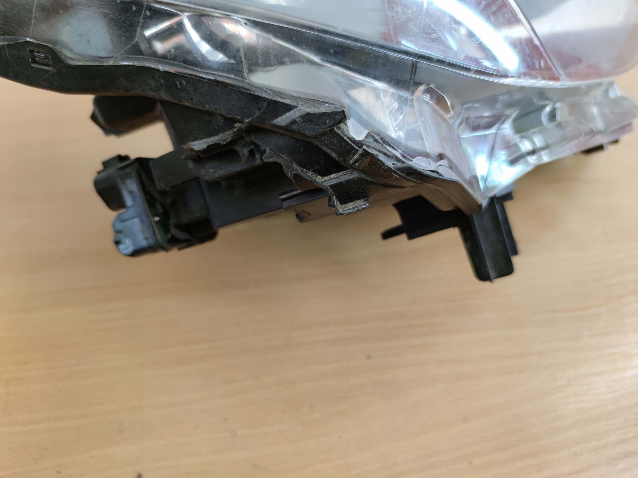 MAZDA II 2 15-19 ROK right light REFLEKTOR front