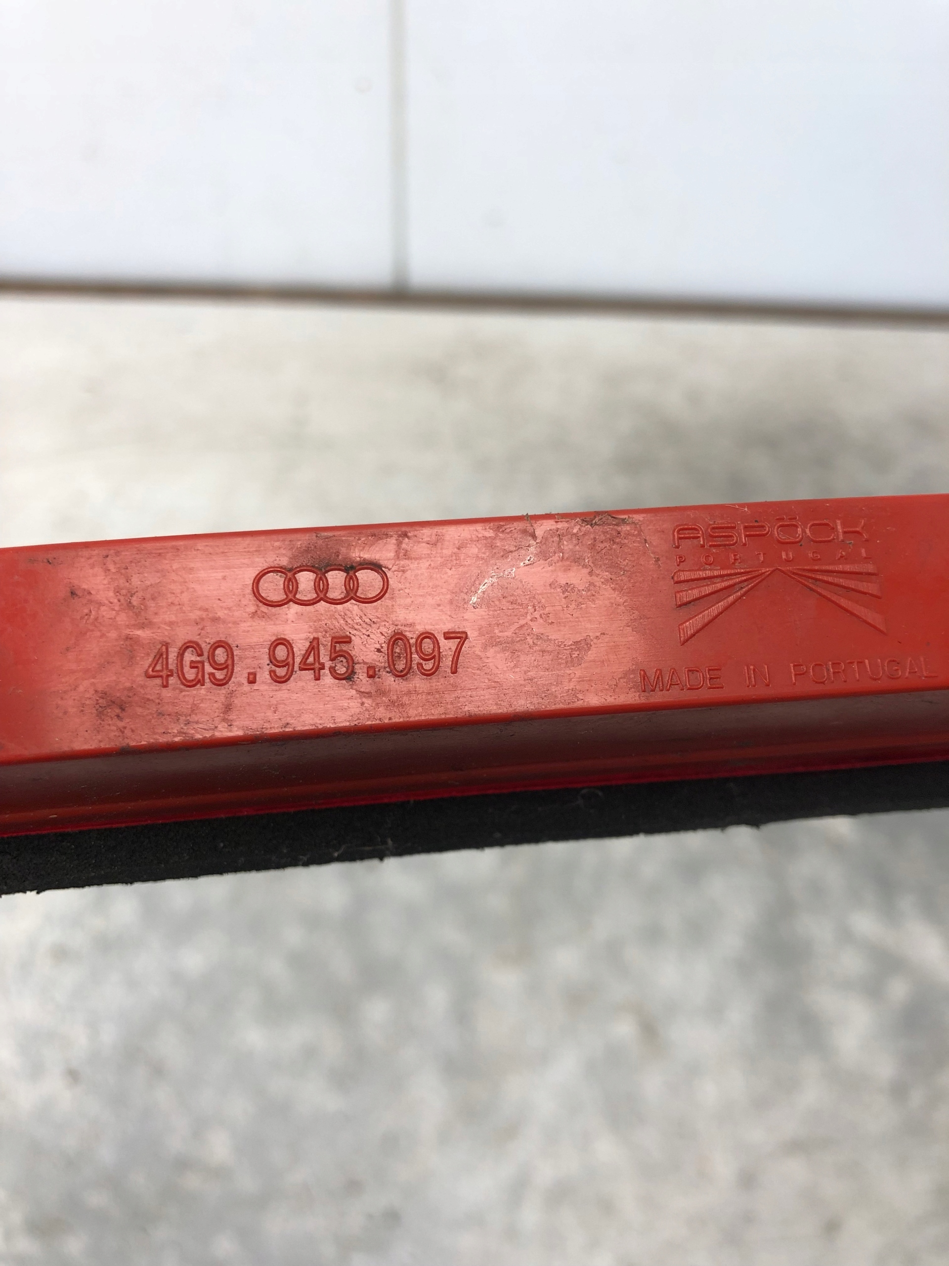TRZECIE light STOP AUDI A6 C7 4G9945097